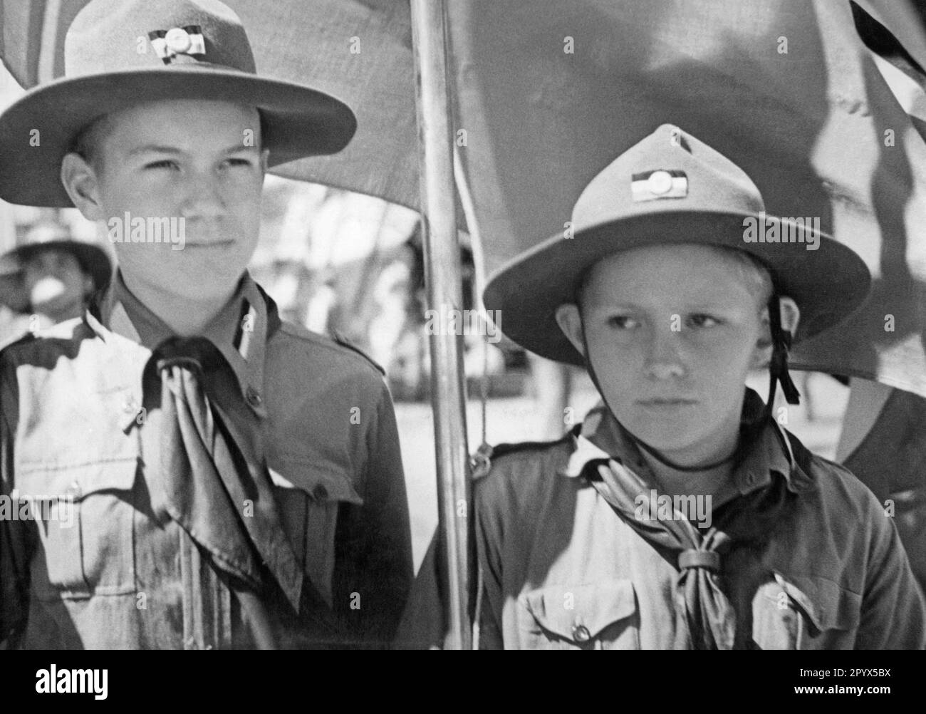Scouts de origen alemán en Argentina. En sus sombreros llevan una escarapela negra-blanca-roja. [traducción automatizada] Foto de stock