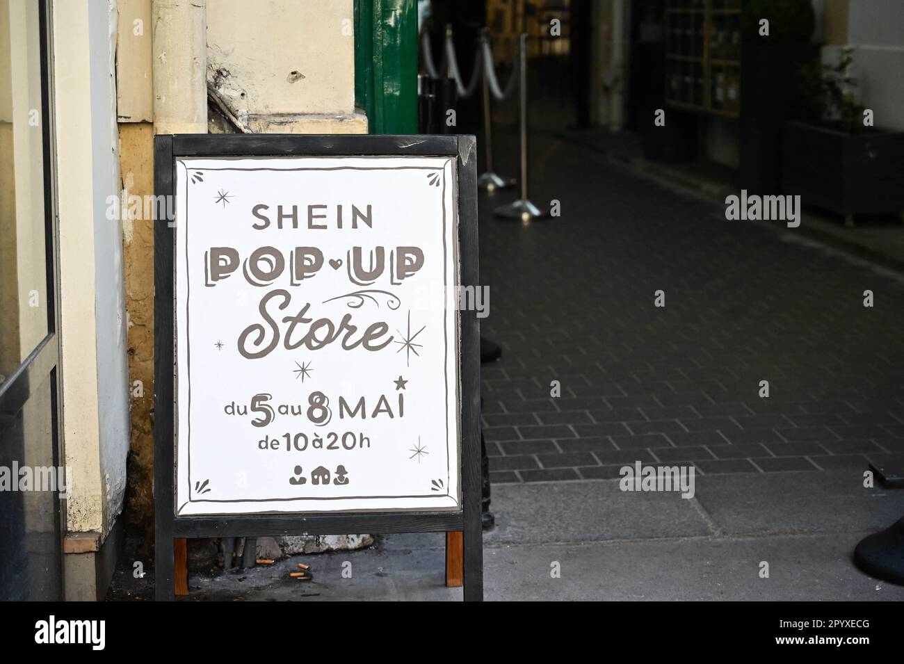 París, Francia. 05th de mayo de 2023. Ilustración de la tienda temporal  Shein en París el 5 de mayo de 2023. El sitio web de ropa china, que tiene  una facturación de