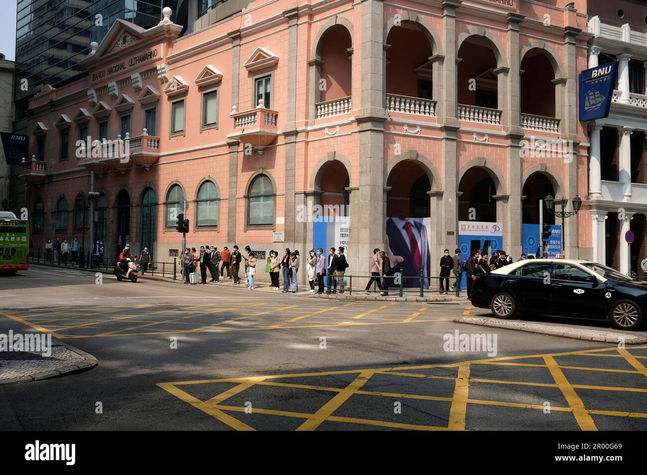 Esquina de la calle cerca de la Plaza del Senado, Macao SAR, China Foto de stock