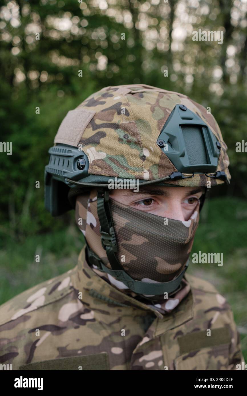 Casco de camuflaje fotografías e imágenes de alta resolución - Alamy