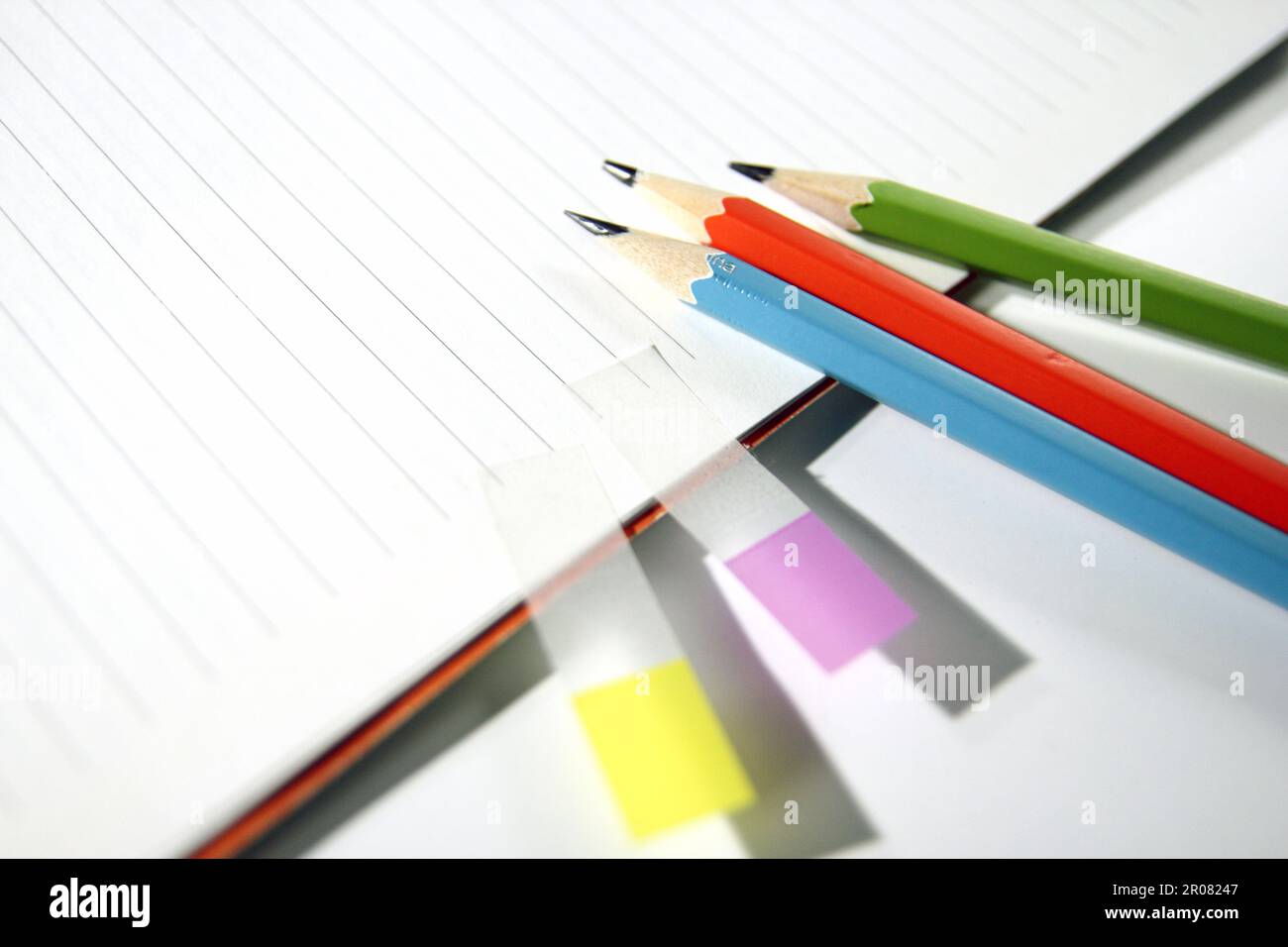 Lápiz y cuaderno primer plano concepto de papelería Fotografía de stock -  Alamy