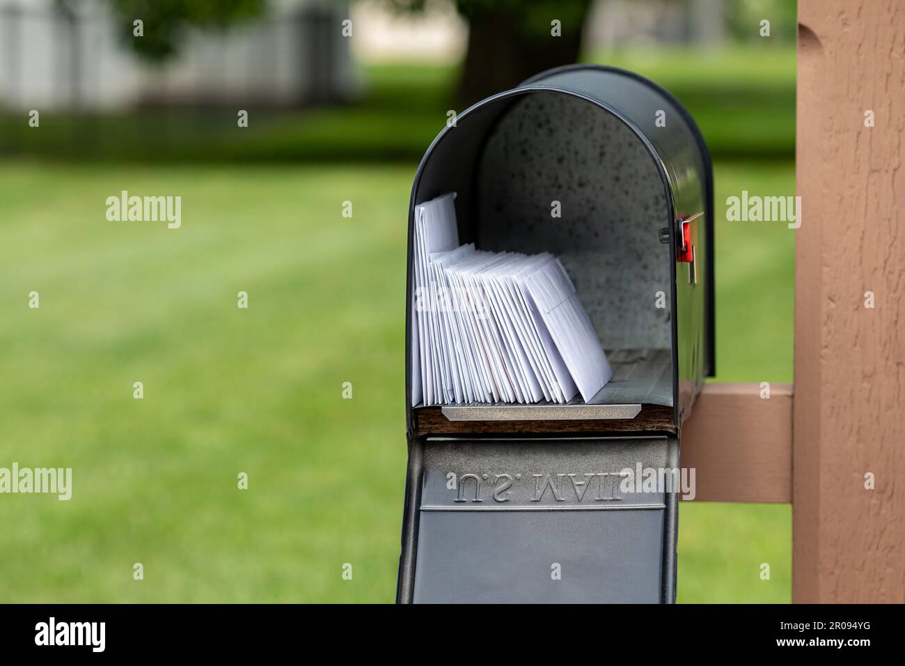 Buzones de correo para cartas y correo en el exterior Fotografía de stock -  Alamy