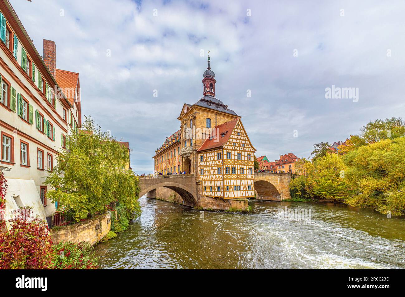 BAMBERG, ALEMANIA - ALREDEDOR DE OCTUBRE DE 2020: Las Altes Rathaus de Bamberg Town en Baviera, Alemania Foto de stock