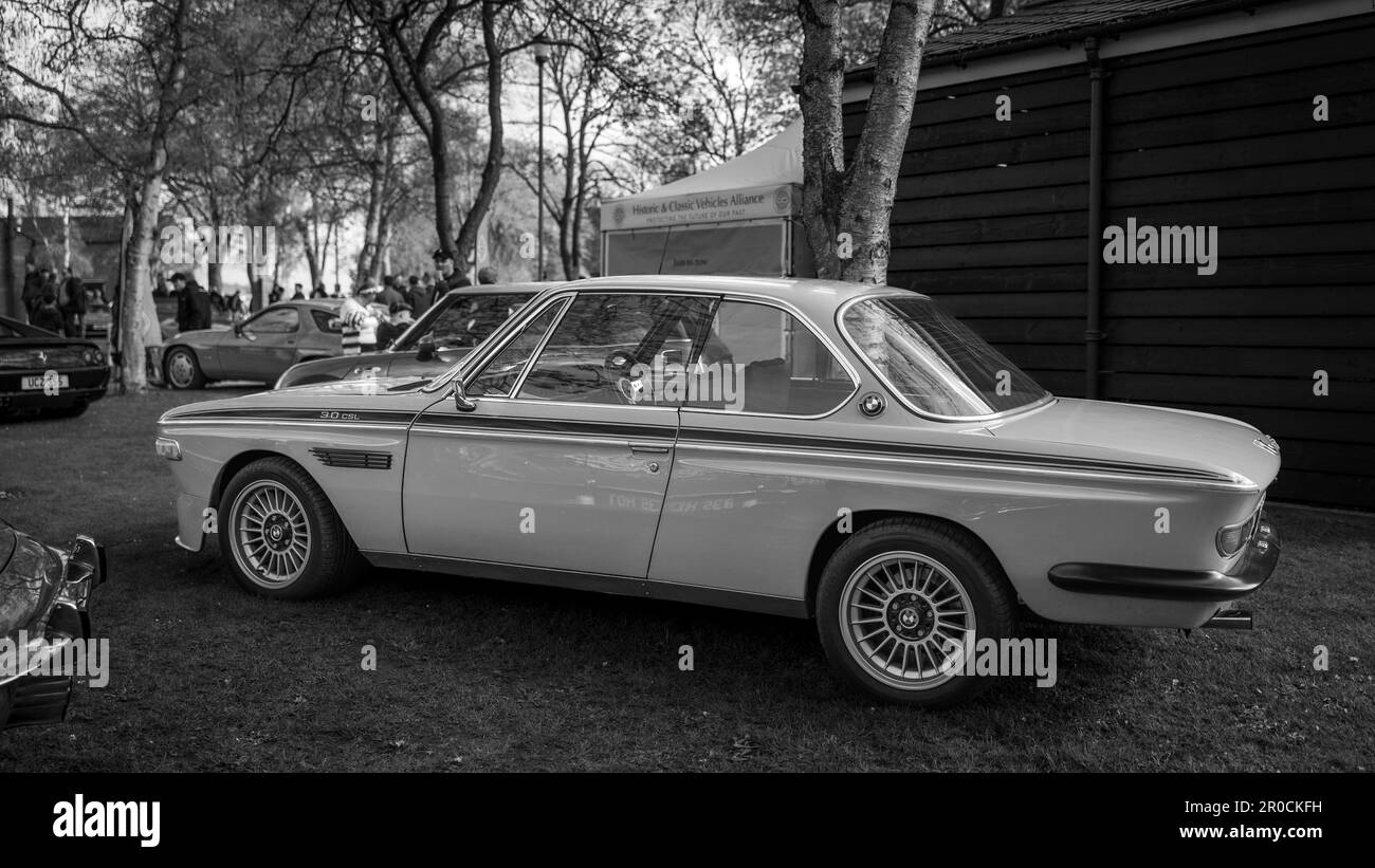 1973 BMW E9 3,0 CSL, en exhibición en el April Scramble celebrado en el Bicester Heritage Center el 23 de abril de 2023. Foto de stock