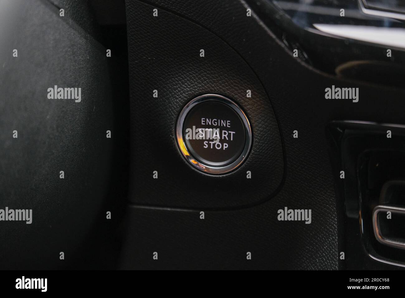Interruptor de encendido del motor fotografías e imágenes de alta  resolución - Alamy