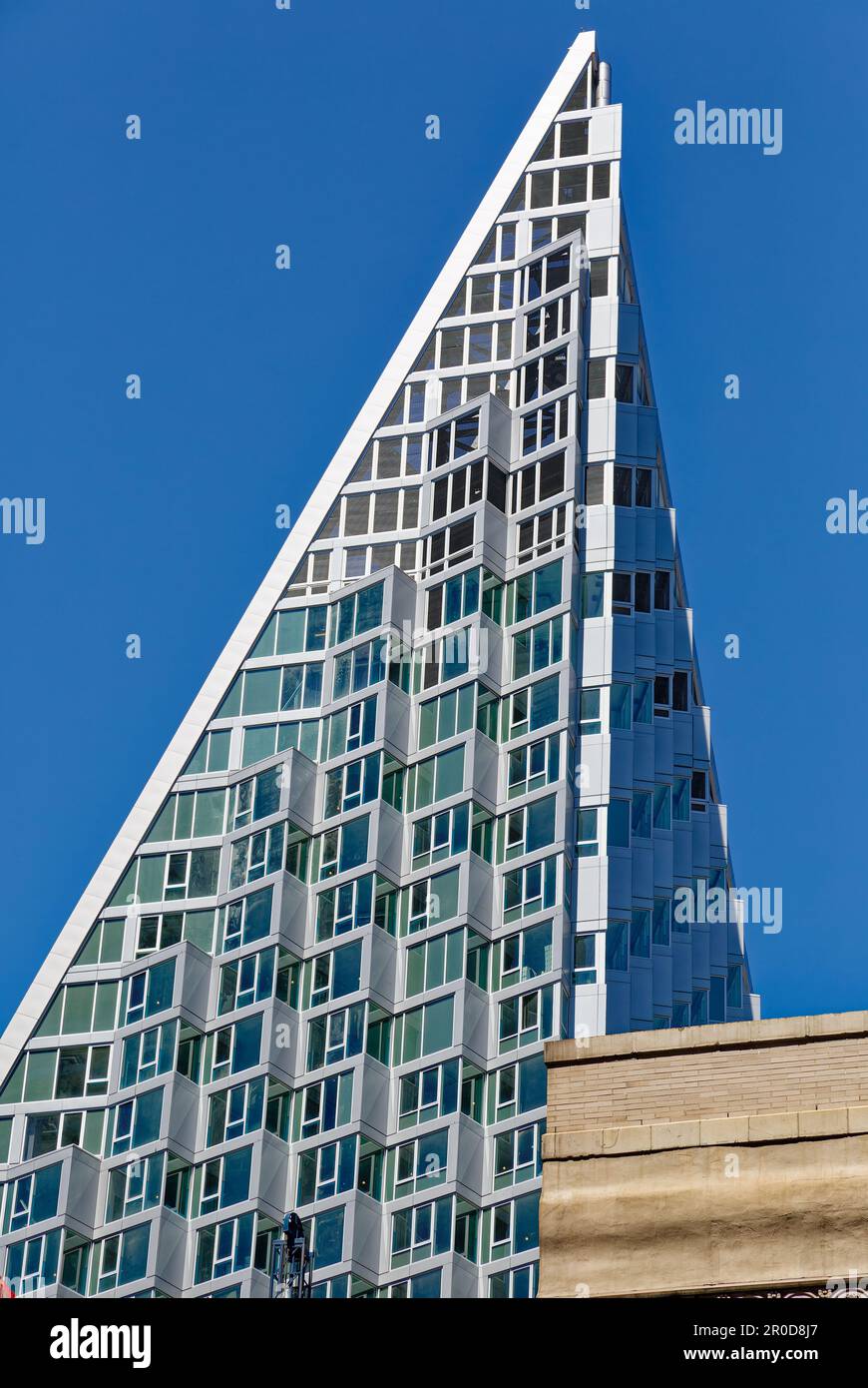 VIA 57 West Apartments representa un nuevo tipo de edificio – courtscraper – según el arquitecto Bjarke Ingels Group. Foto de stock