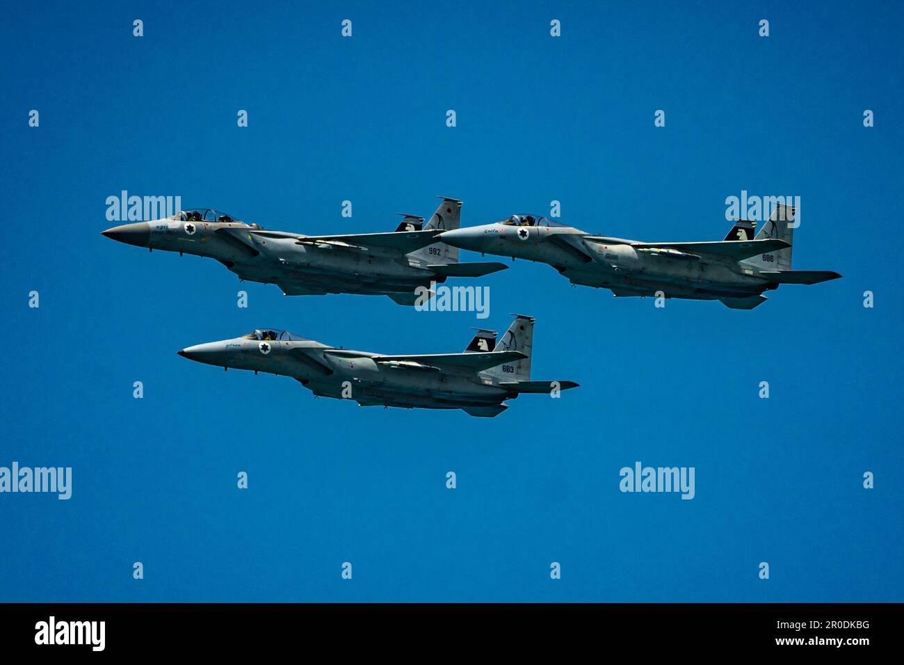 aviones de combate en formación