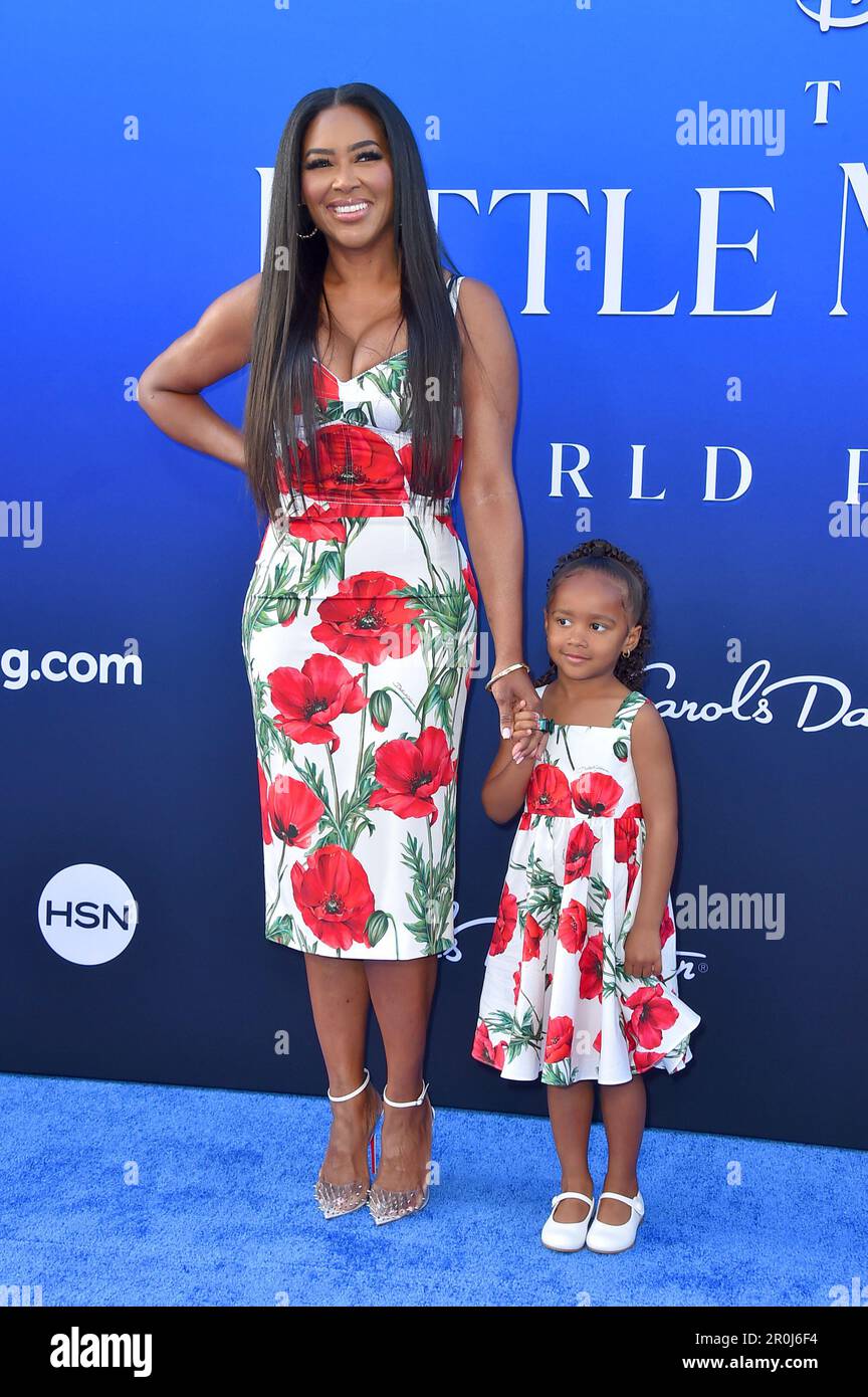 Kenya Moore, left, and daughter Brooklyn Doris Daly arrive at the world