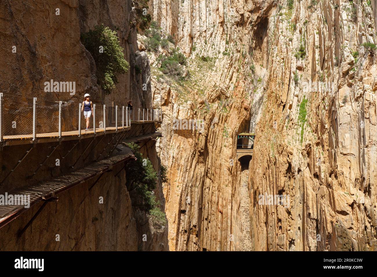 Excursionista en el Caminito del Rey, vía ferrata, ruta de senderismo