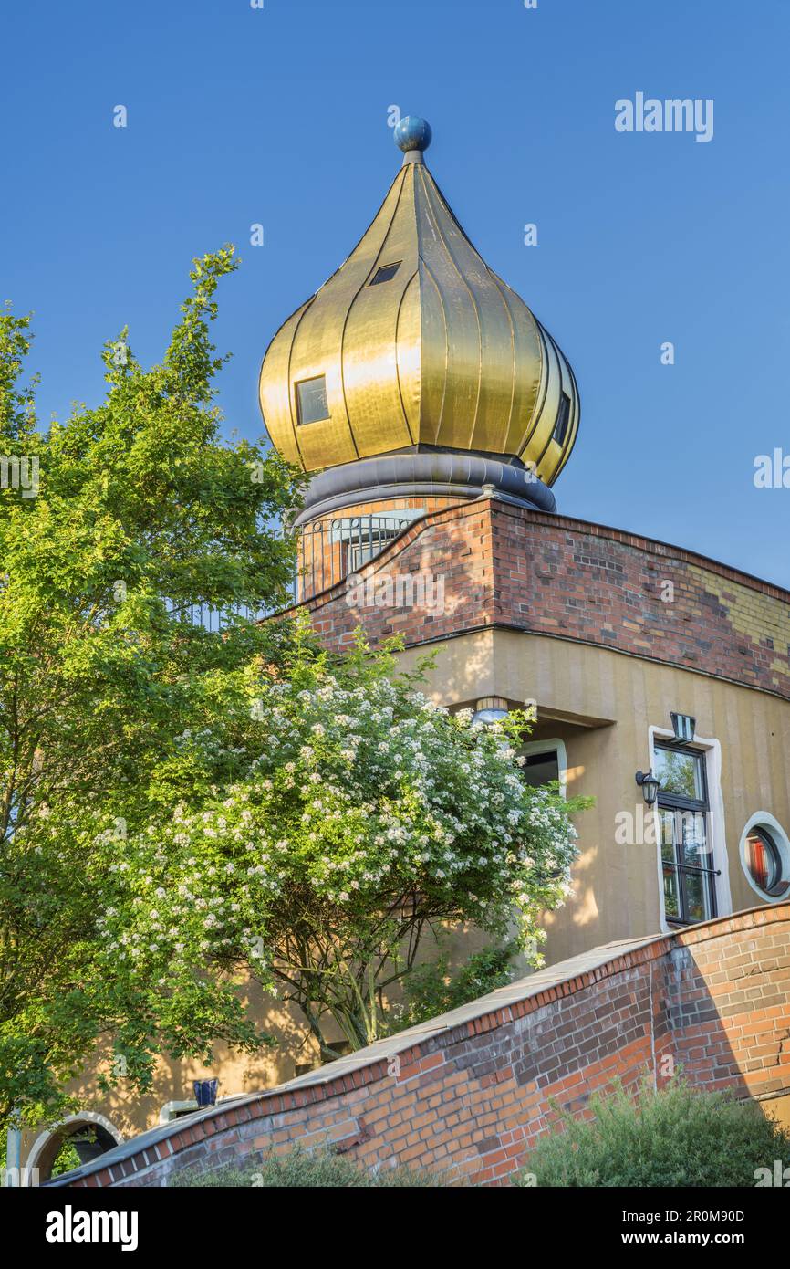 Hundertwasser Day Care Center Kupferhammer 93 en Frankfurt / Main, Main-Heddernheim, Hesse Foto de stock