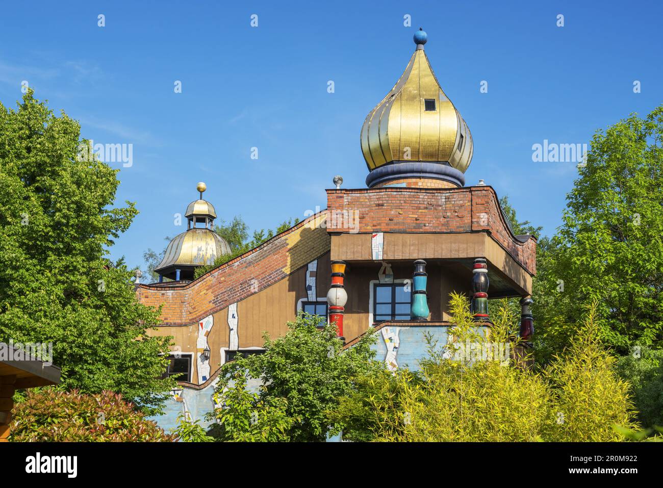 Hundertwasser Day Care Center Kupferhammer 93 en Frankfurt / Main, Main-Heddernheim, Hesse Foto de stock