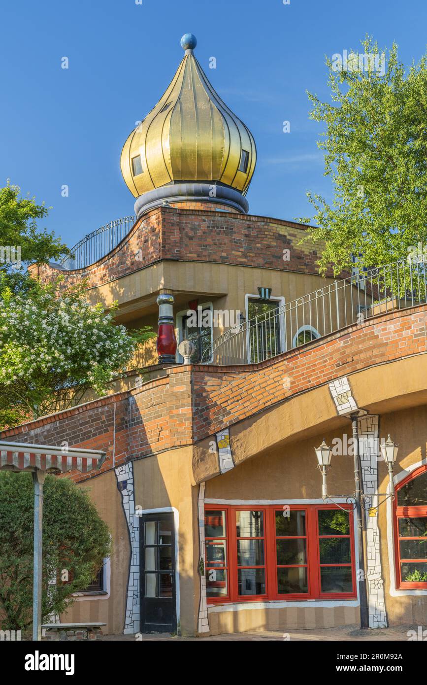 Hundertwasser Day Care Center Kupferhammer 93 en Frankfurt / Main, Main-Heddernheim, Hesse Foto de stock