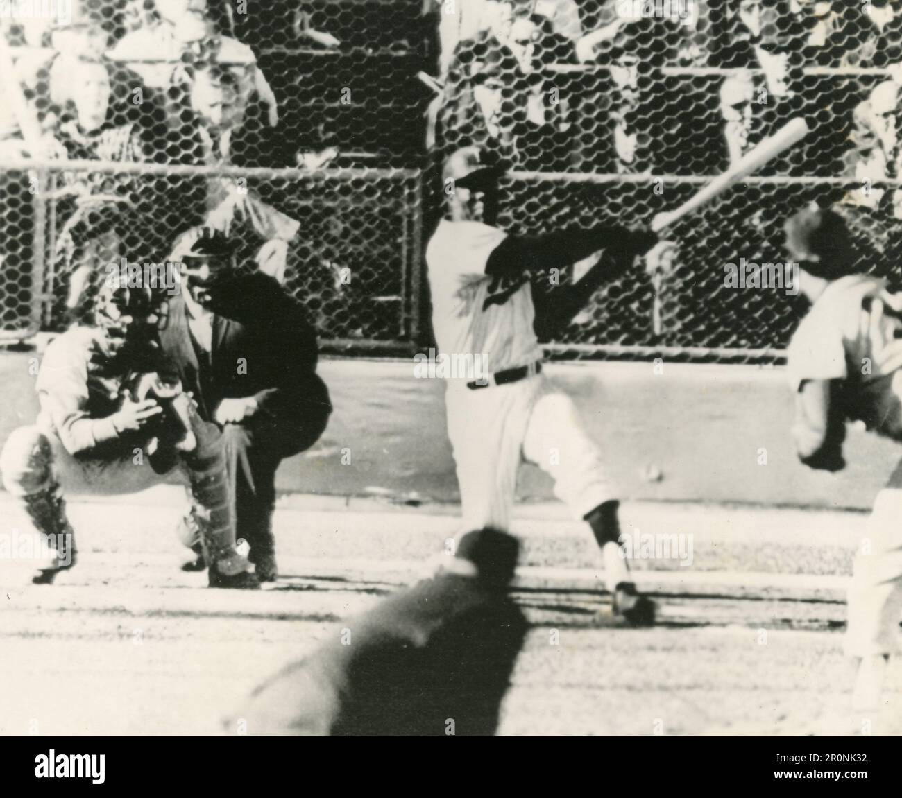 El lanzador de Minnesota Jim Grant disparó un jonrón de tres carreras en el juego de la serie mundial, Minneapolis, EE.UU. 1965 Foto de stock