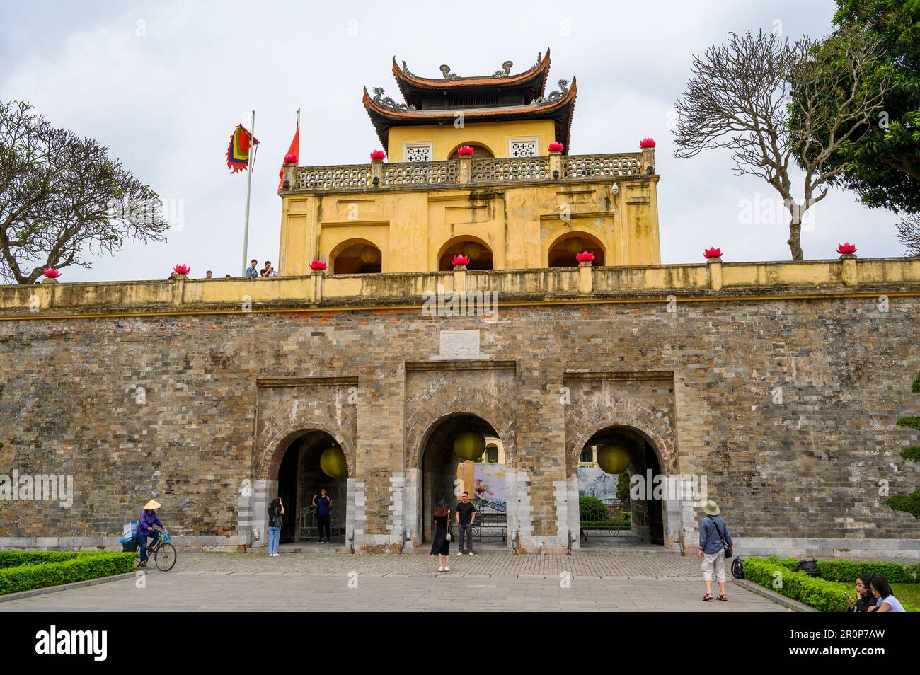 Frente del sector central del sitio de la UNESCO de la Ciudadela Imperial de Thang Long, Hanoi, Vietnam. Foto de stock