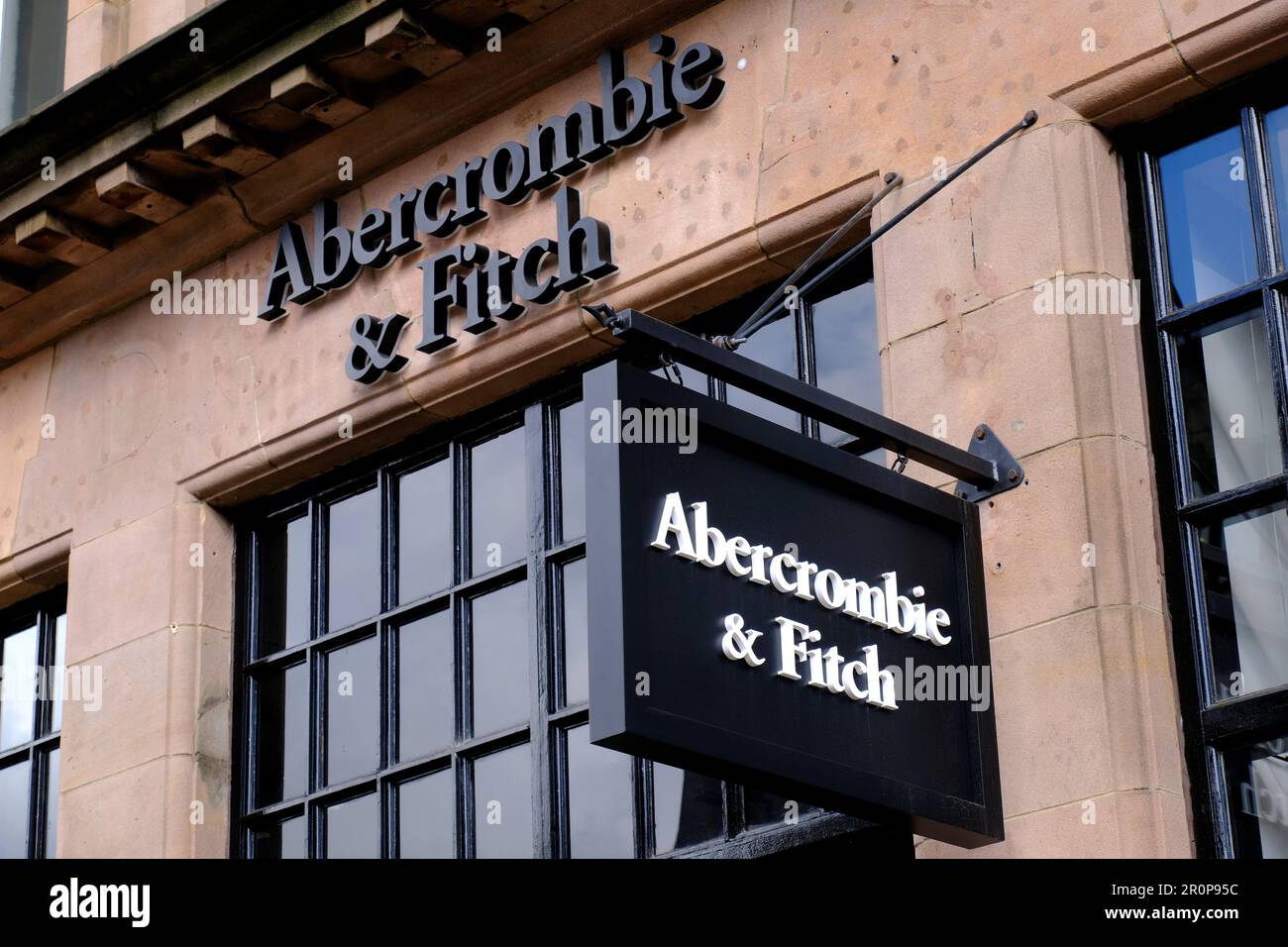 Letrero de la tienda Abercrombie & Fitch, minorista de ropa y accesorios,  George Street, Edimburgo, Escocia Fotografía de stock - Alamy
