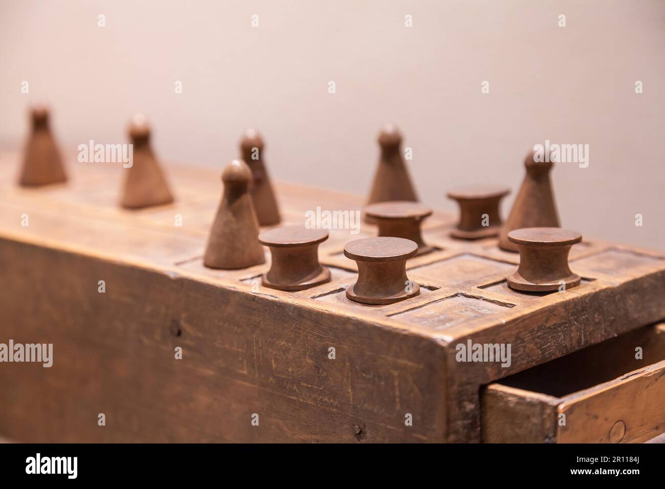 Senet es uno de los juegos de mesa más antiguos conocidos, 3,500 a.C. Este  es el padre del juego de Ajedrez Fotografía de stock - Alamy