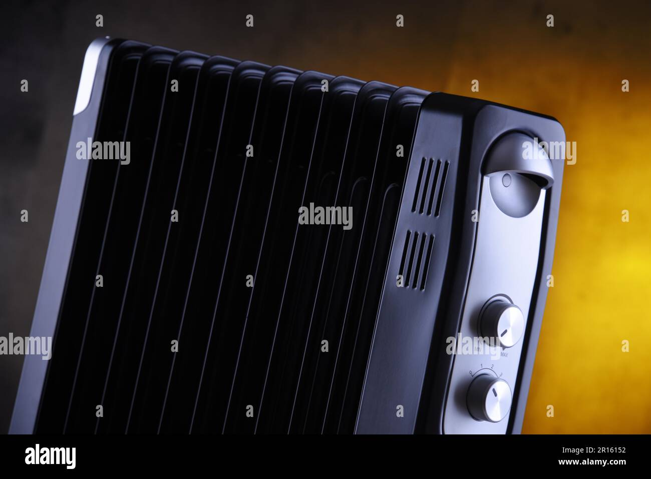 Electric home heater fotografías e imágenes de alta resolución - Alamy
