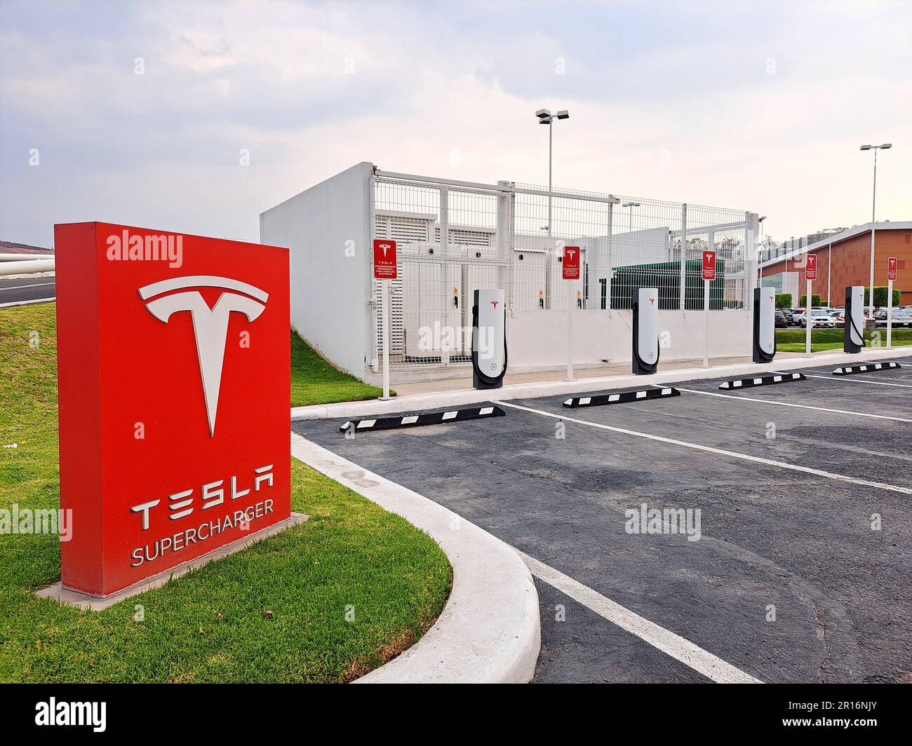 Logotipo de cargadores de vehículos eléctricos fotografías e imágenes