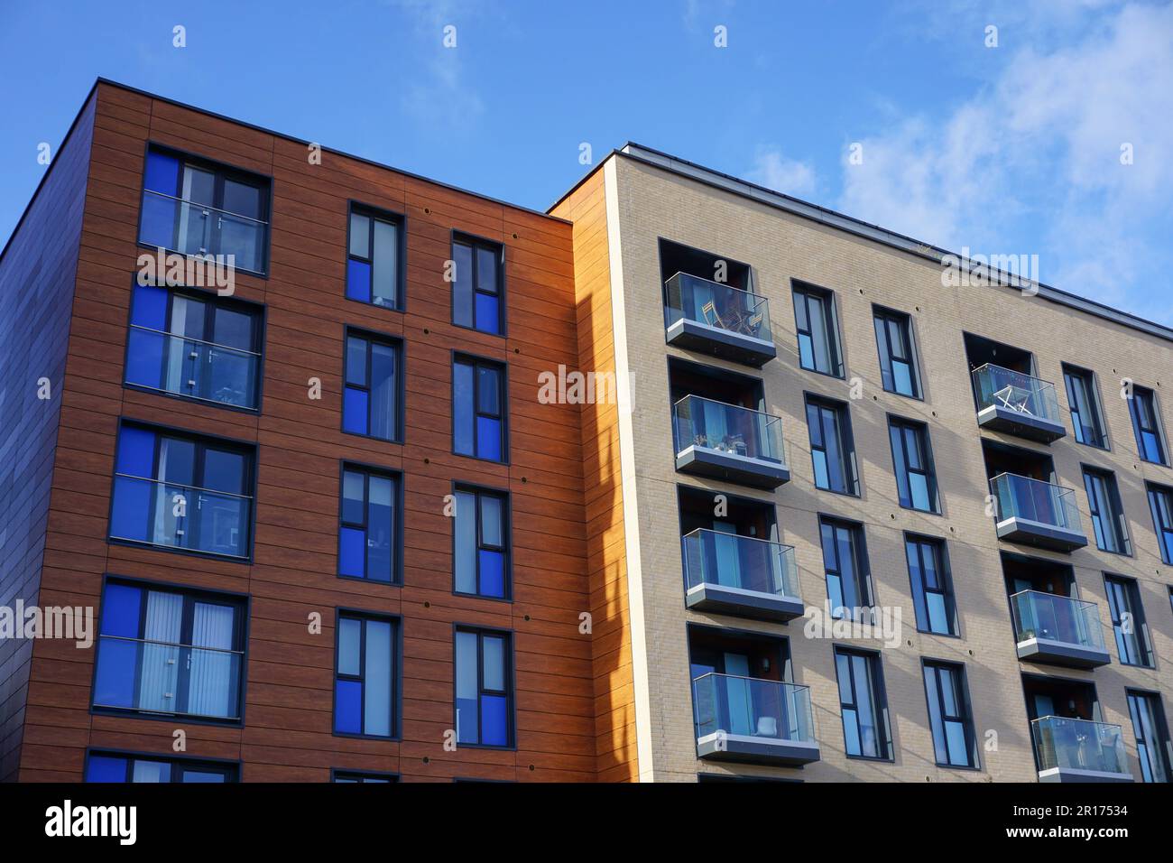 Casas urbanas. Exterior del bloque de apartamentos de gran altura en el Reino Unido Foto de stock