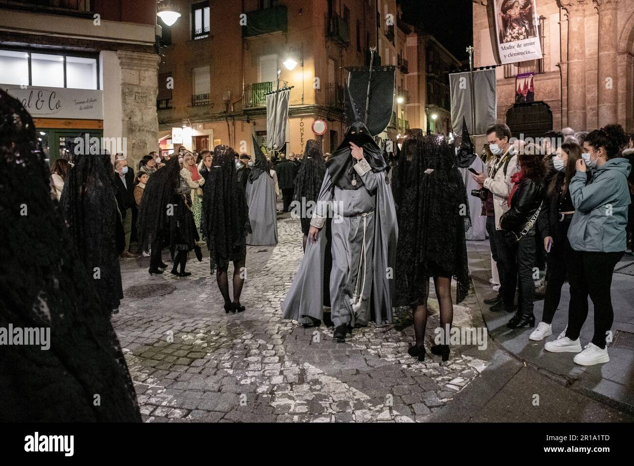 Miembros de la Hermandad Penitencial de la Sagrada Pasión de Cristo