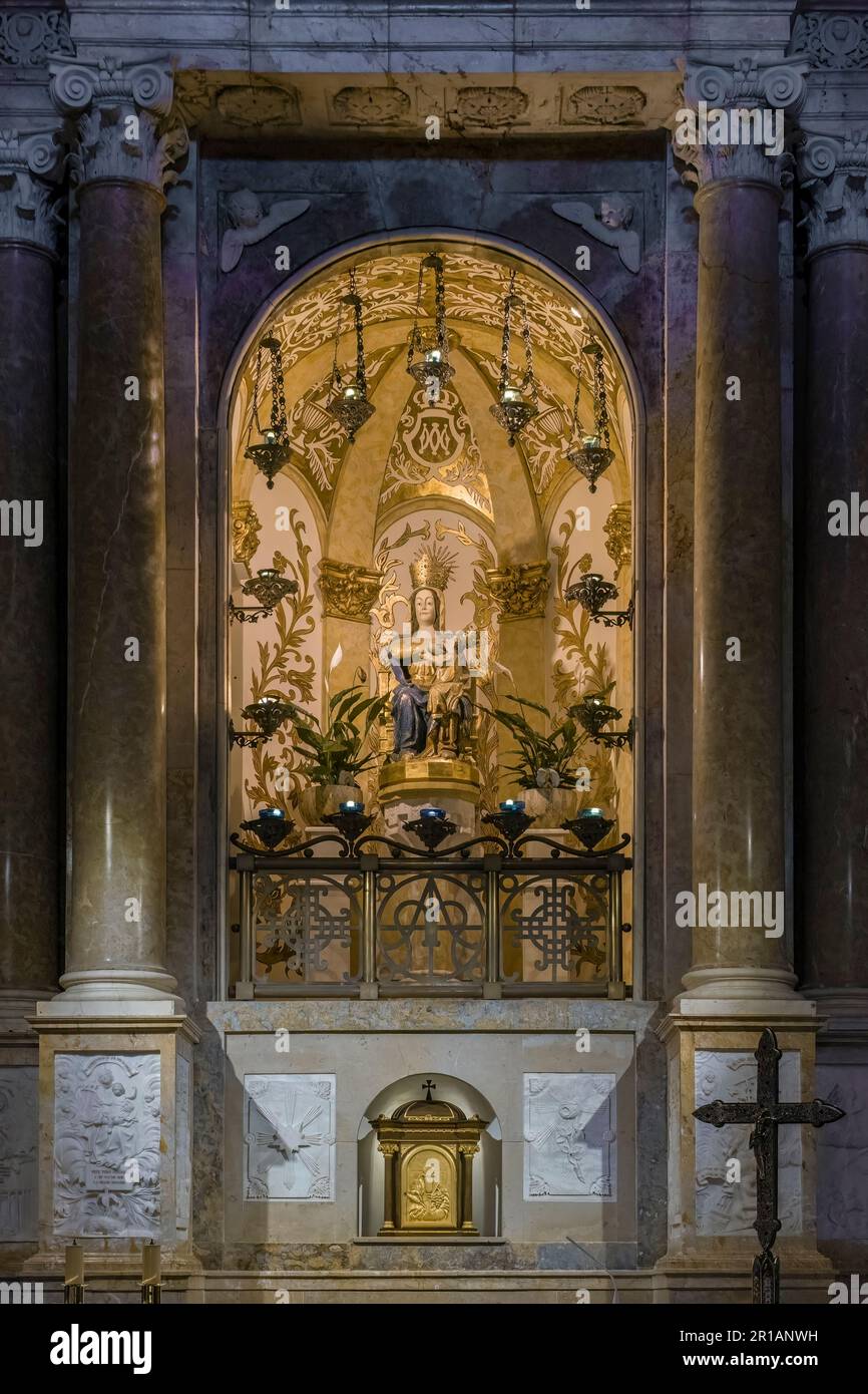 Capilla de la Nuestra Señora del Claustro en la Catedral Metropolitana y Primate Basílica de Santa Tecla en la ciudad de Tarragona, Cataluña, España. Foto de stock