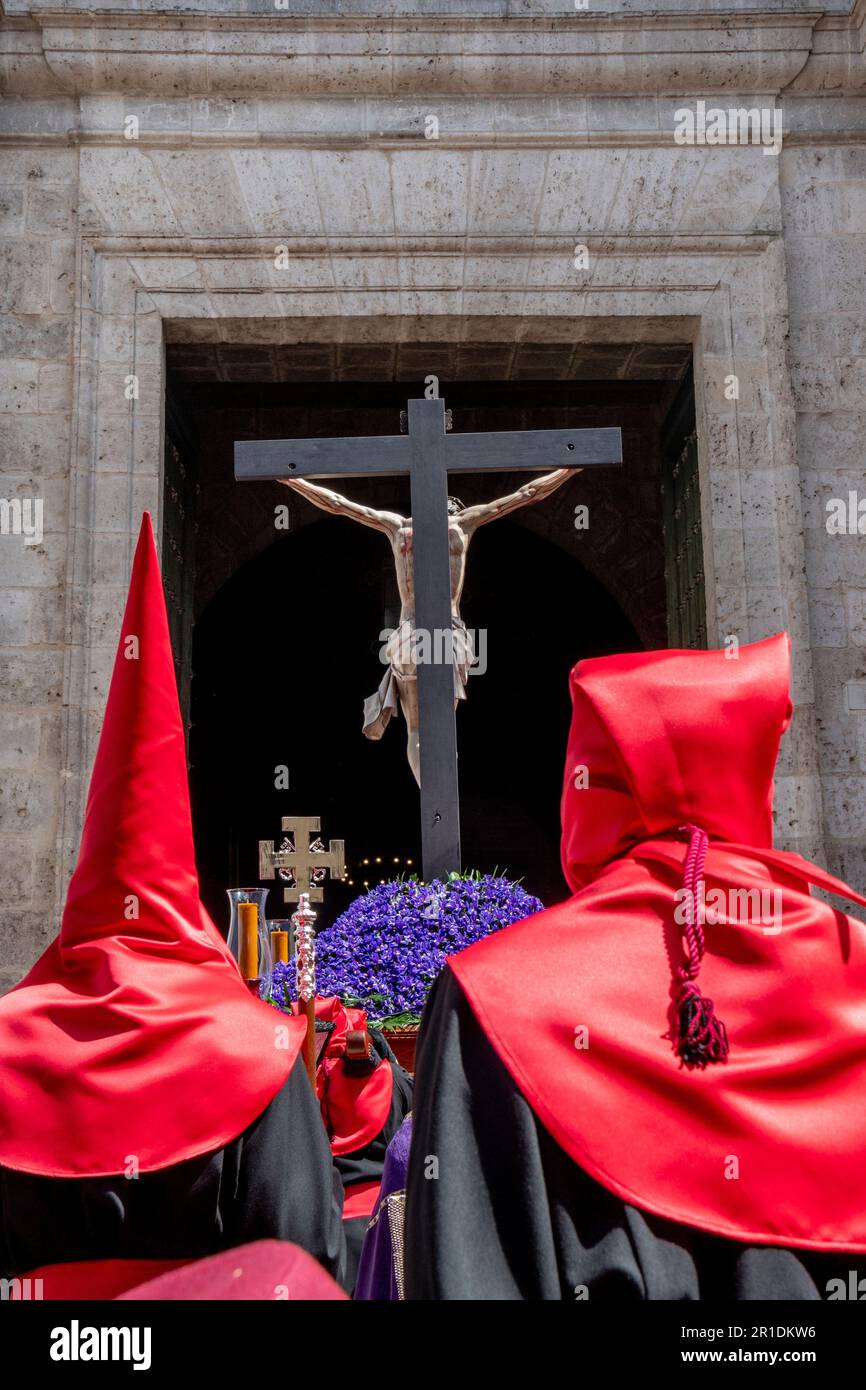 Miembros de la Hermandad Universitaria del Santísimo Cristo de la Luz