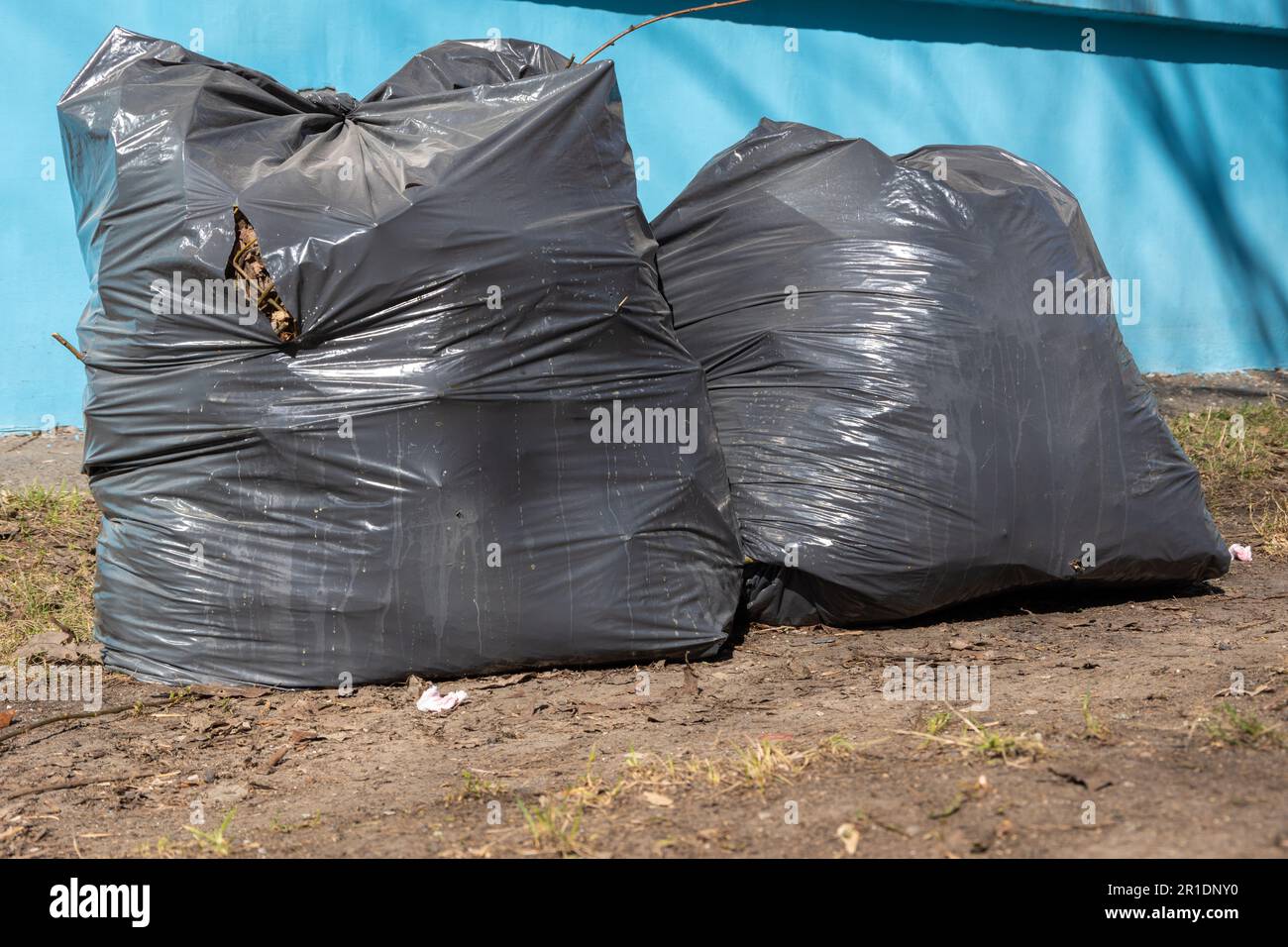 Bolsas de basura negras en la calle fotografías e imágenes de alta  resolución - Página 2 - Alamy