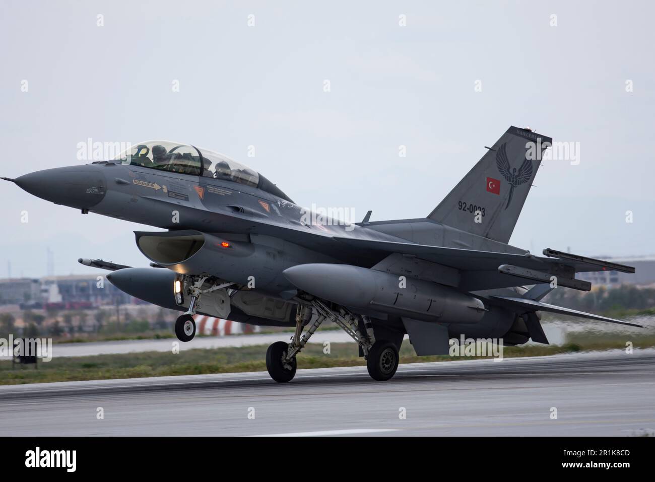 F-16D Fighting Falcon despega los ejercicios de águila anatolia de Konya (92-0023) de 191 Filo Hancer 'daga' con base en Konya 3. Surtidor principal 132. escuadrón Foto de stock