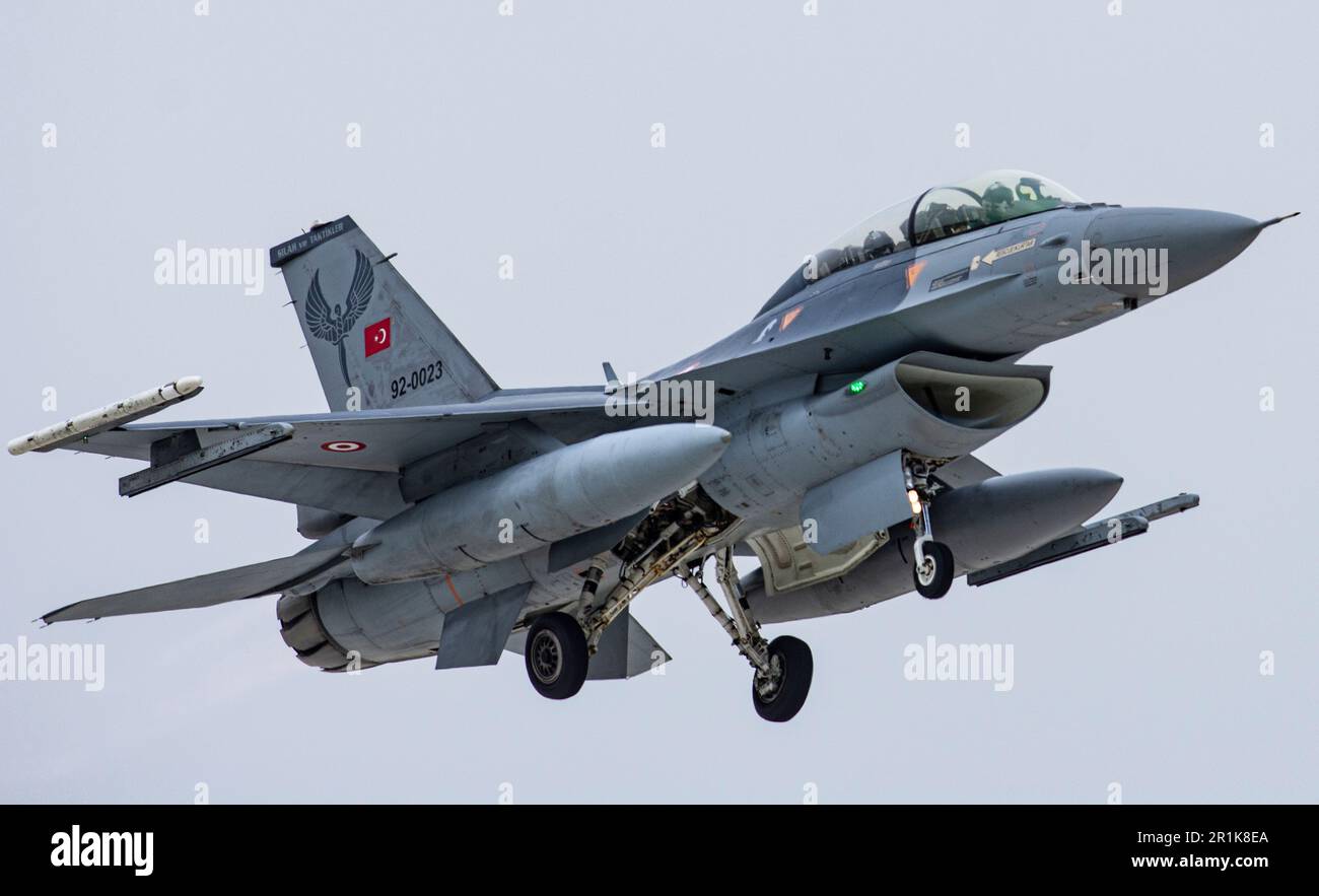 F-16D Fighting Falcon despega los ejercicios de águila anatolia de Konya (92-0023) de 191 Filo Hancer 'daga' con base en Konya 3. Surtidor principal 132. escuadrón Foto de stock