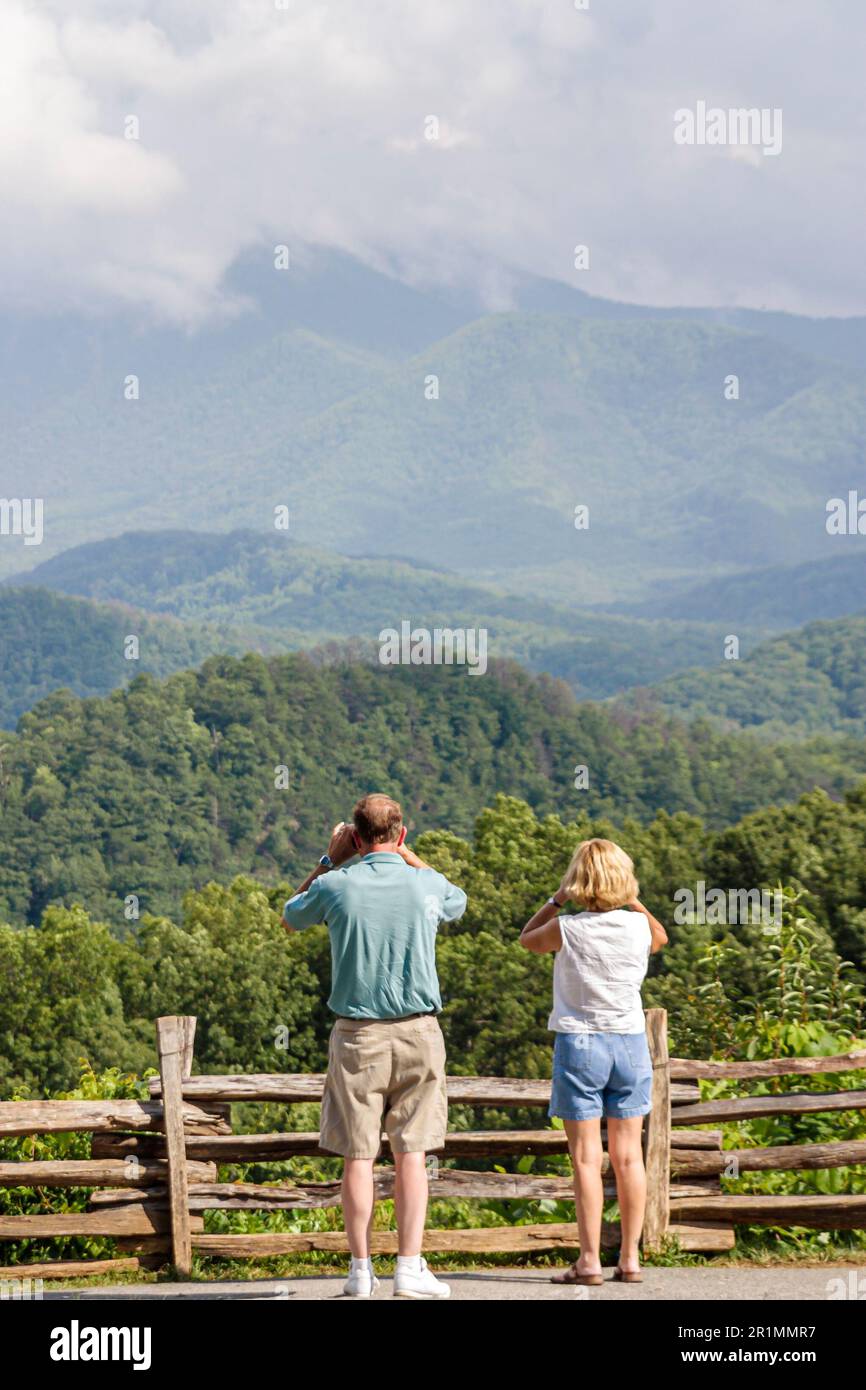 Tennessee Great Smoky Mountains National Park, naturaleza natural paisaje hombre mujer mujer pareja mirar, Foto de stock