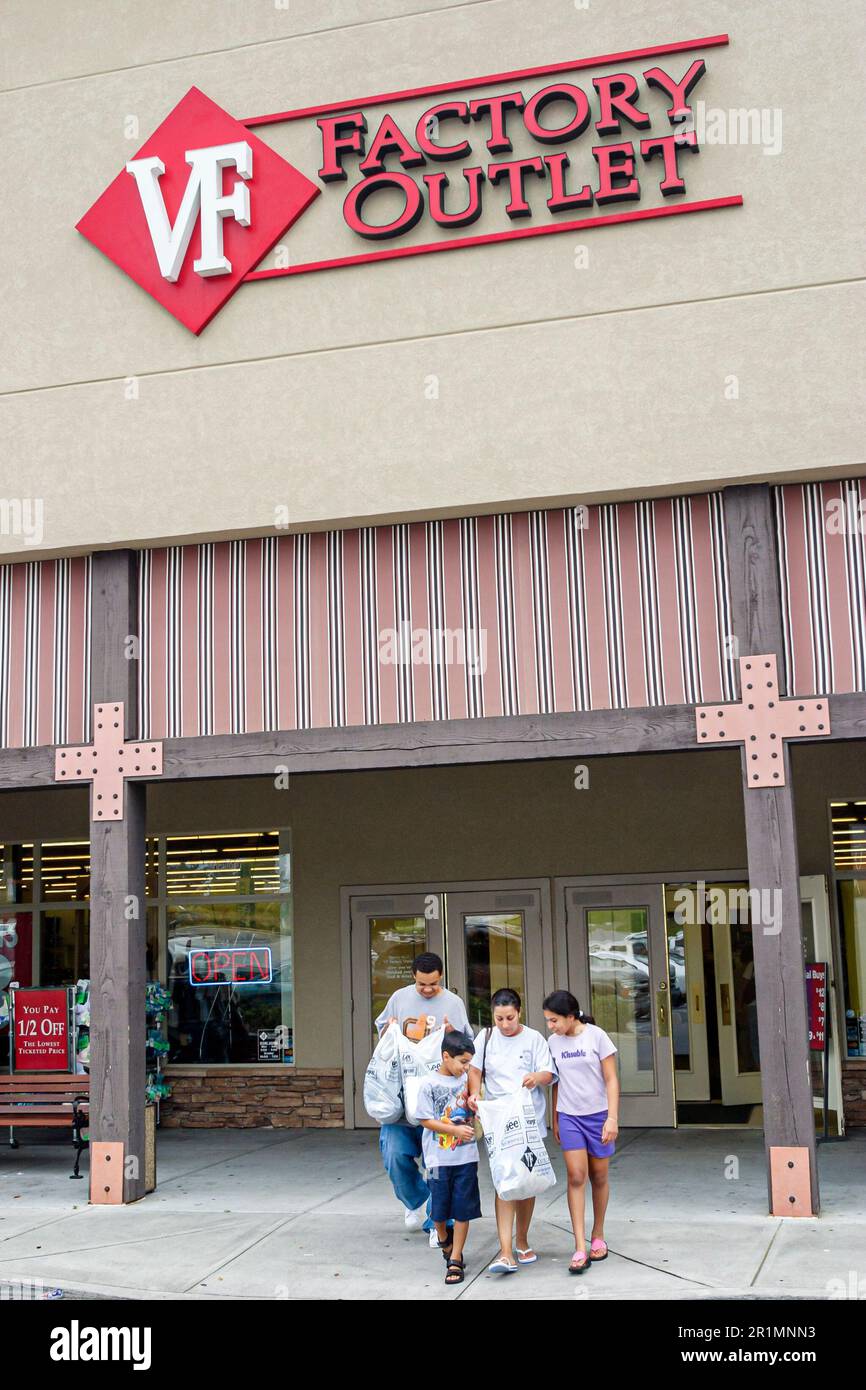 Sevierville Tennessee, Smoky Mountains, Governor's Crossing Outlet Mall, Vanity Fair, los visitantes viajan por turismo turístico puntos de referencia cu Foto de stock