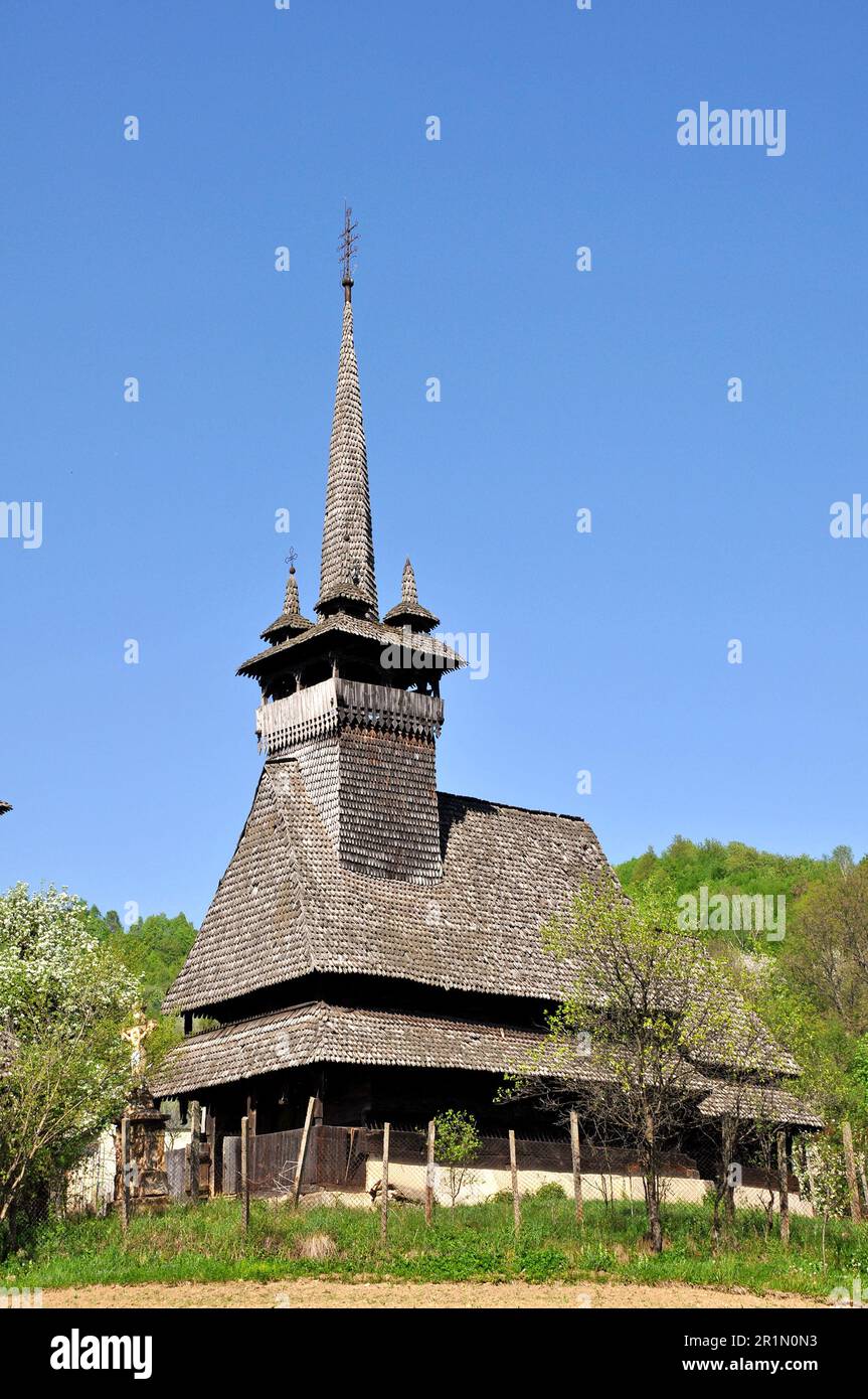 Oleksandrivka Iglesia de madera - Esta es una foto de un monumento en Ucrania - Fotografía por Rbrechk Foto de stock