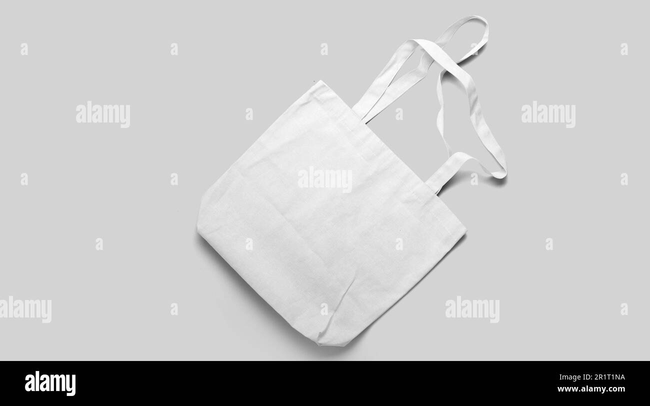 Bolsa de tela gris con cremallera aislada sobre fondo blanco