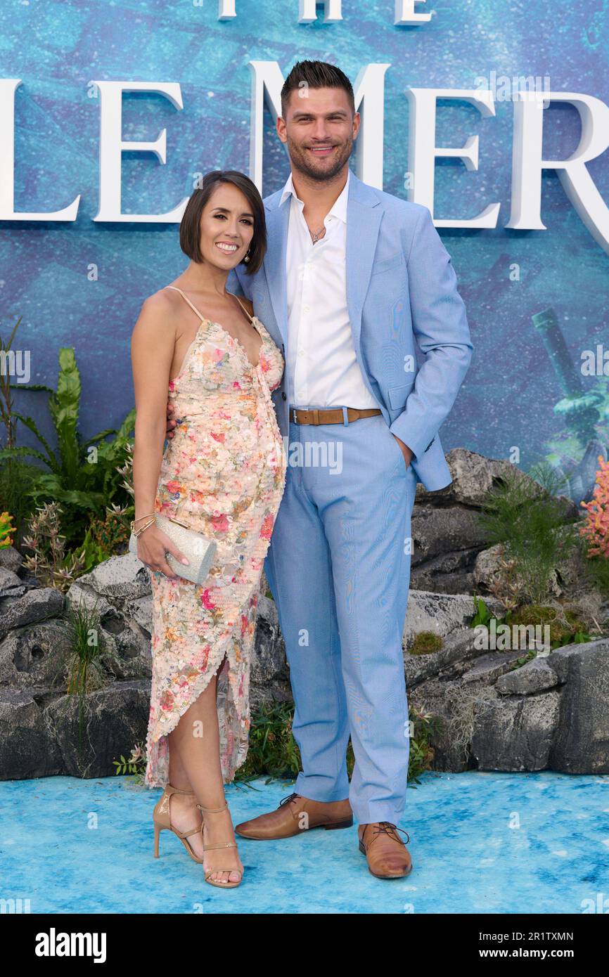 Londres, Reino Unido. 15 de mayo de 2023 . JanetteManrara y Aliaz Skorjanec  fotografiaron en el estreno británico de La Sirenita celebrado en la plaza  Odeon Luxe Leicester. Crédito: Alan D West/Alamy