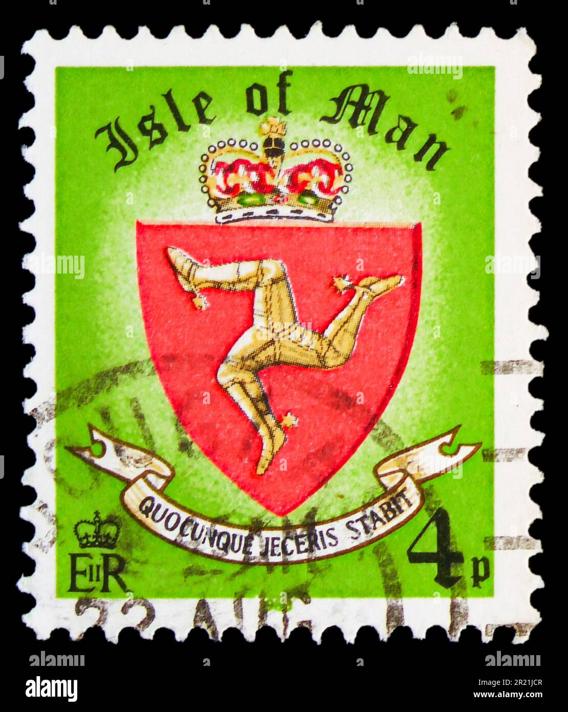 MOSCÚ, RUSIA - 08 DE ABRIL de 2023: Sello postal impreso en la Isla de Man muestra el emblema 'Tres piernas del hombre', serie Millenium of Tynwald (979-1979), alrededor de 1 Foto de stock