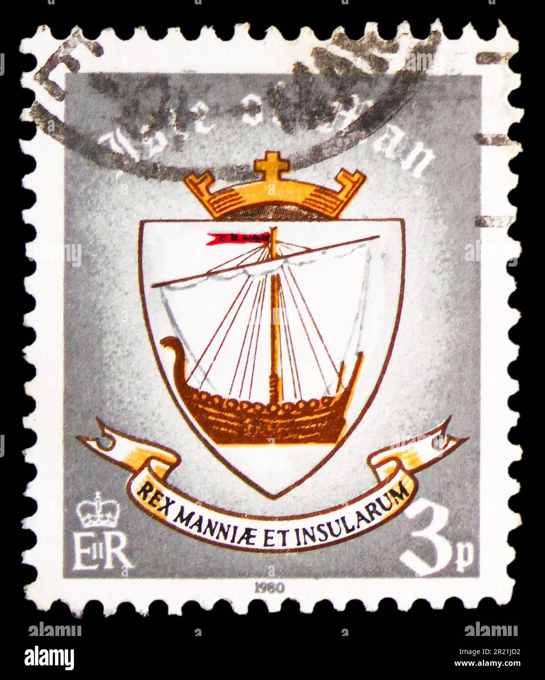 MOSCÚ, RUSIA - 08 DE ABRIL de 2023: Sello postal impreso en la Isla de Man muestra el emblema vikingo Longship, serie Millenium of Tynwald (979-1979), alrededor de 1980 Foto de stock
