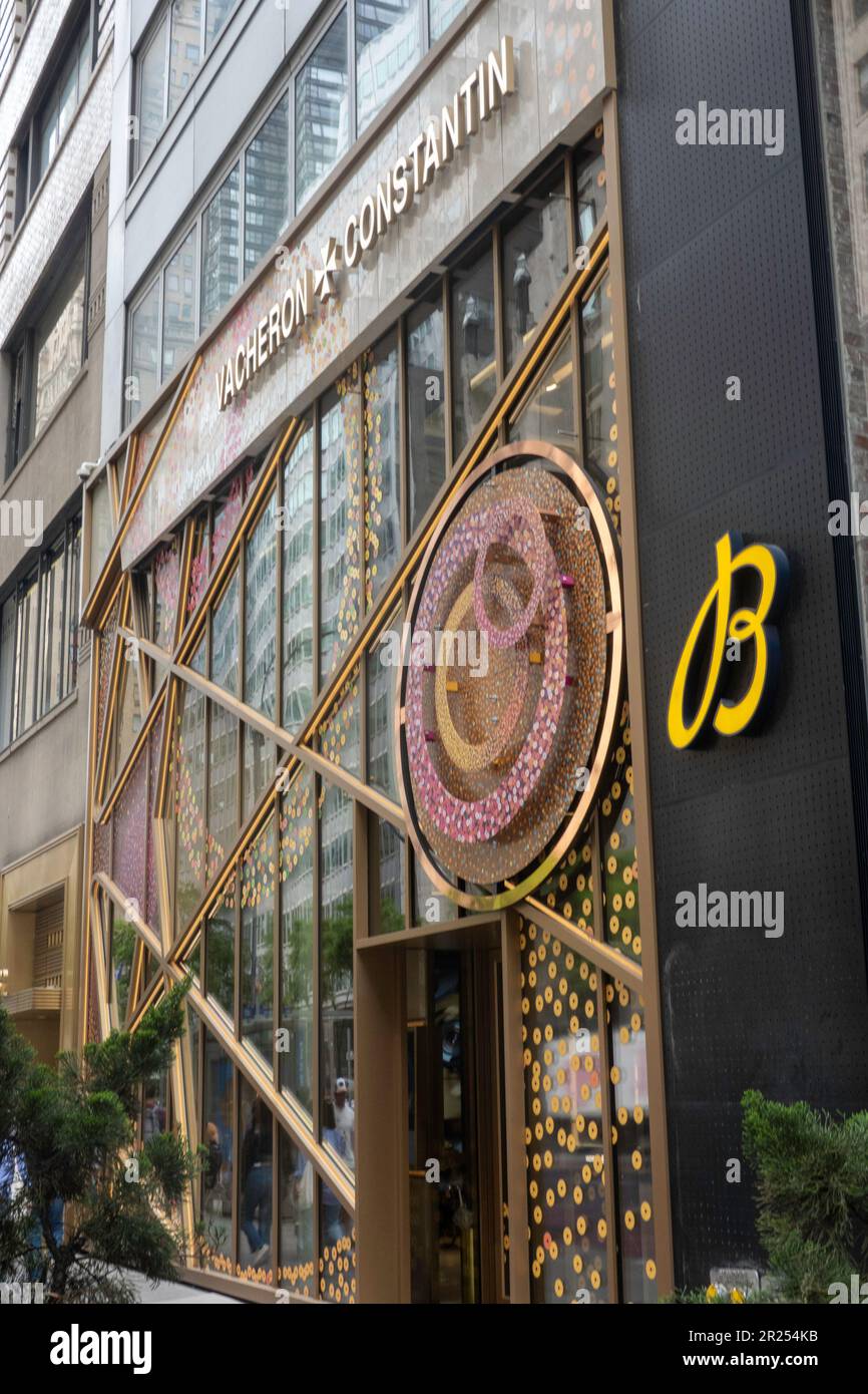 Vacheron Constantin y Breitling son boutiques de relojes de lujo en Madison Ave. Y E. 57th Street, 2023, Nueva York, Estados Unidos Foto de stock