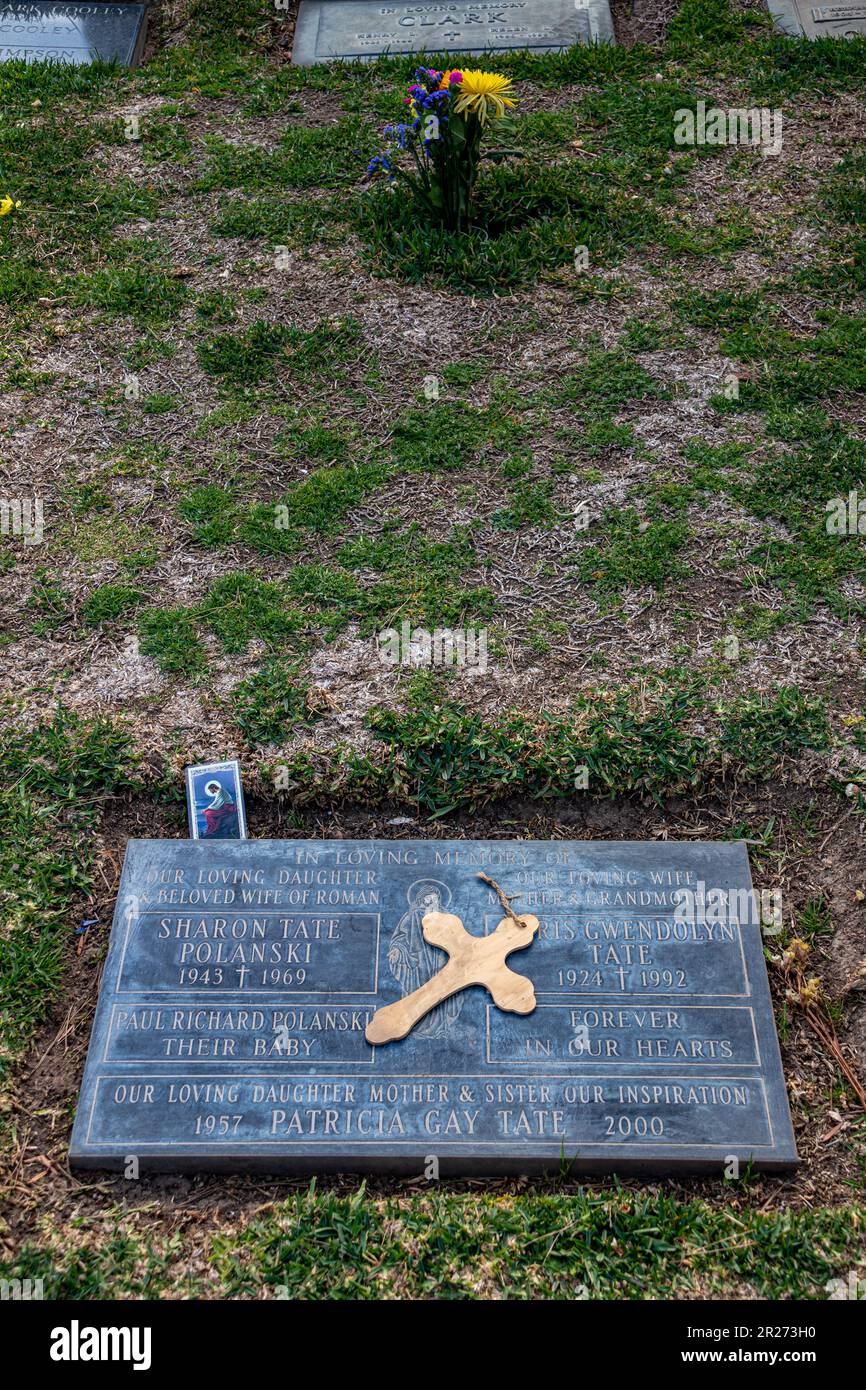 Tumba de Sharon Tate Polanski en el Cementerio Católico de la Santa