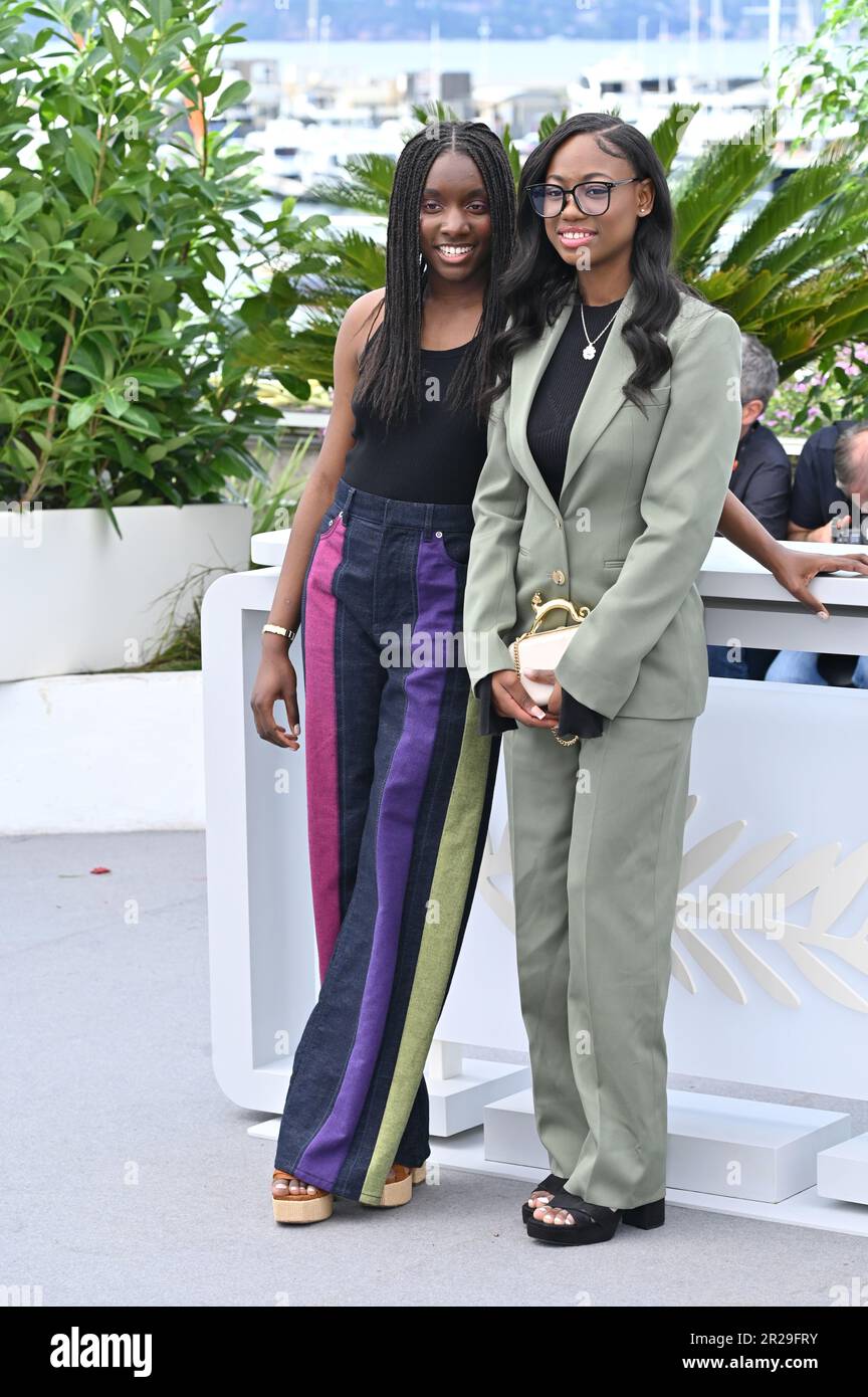 Cannes, Francia. 18th de mayo de 2023. CANNES, FRANCIA. 18 de mayo de 2023: Suzy Bemba y Esther Gohourou en el photocall para Homecoming en el Festival de Cannes 76th. Crédito de la fotografía: Paul Smith/Alamy Live News Foto de stock