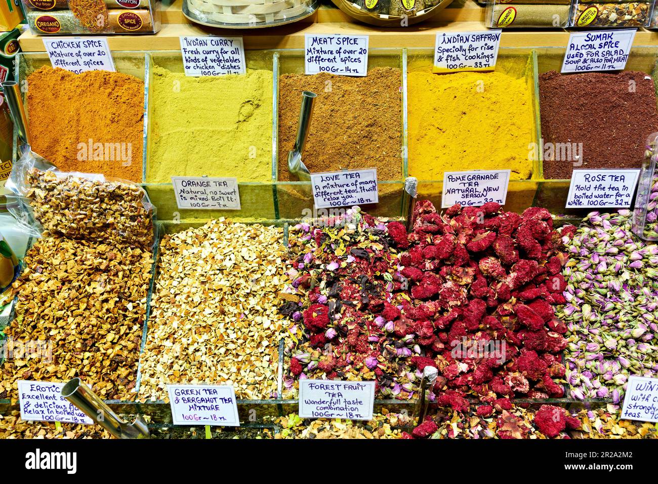 Estambul Turquía. Especias en el mercado cubierto del Gran Bazar Foto de stock