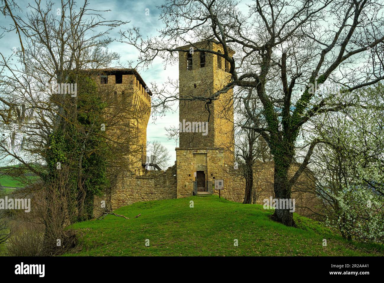 El castillo de Sarzano es uno de los castillos medievales de las tierras Matildic. Casina , Reggio Emilia provincia, Emilia Romaña, Italia, Europa Foto de stock