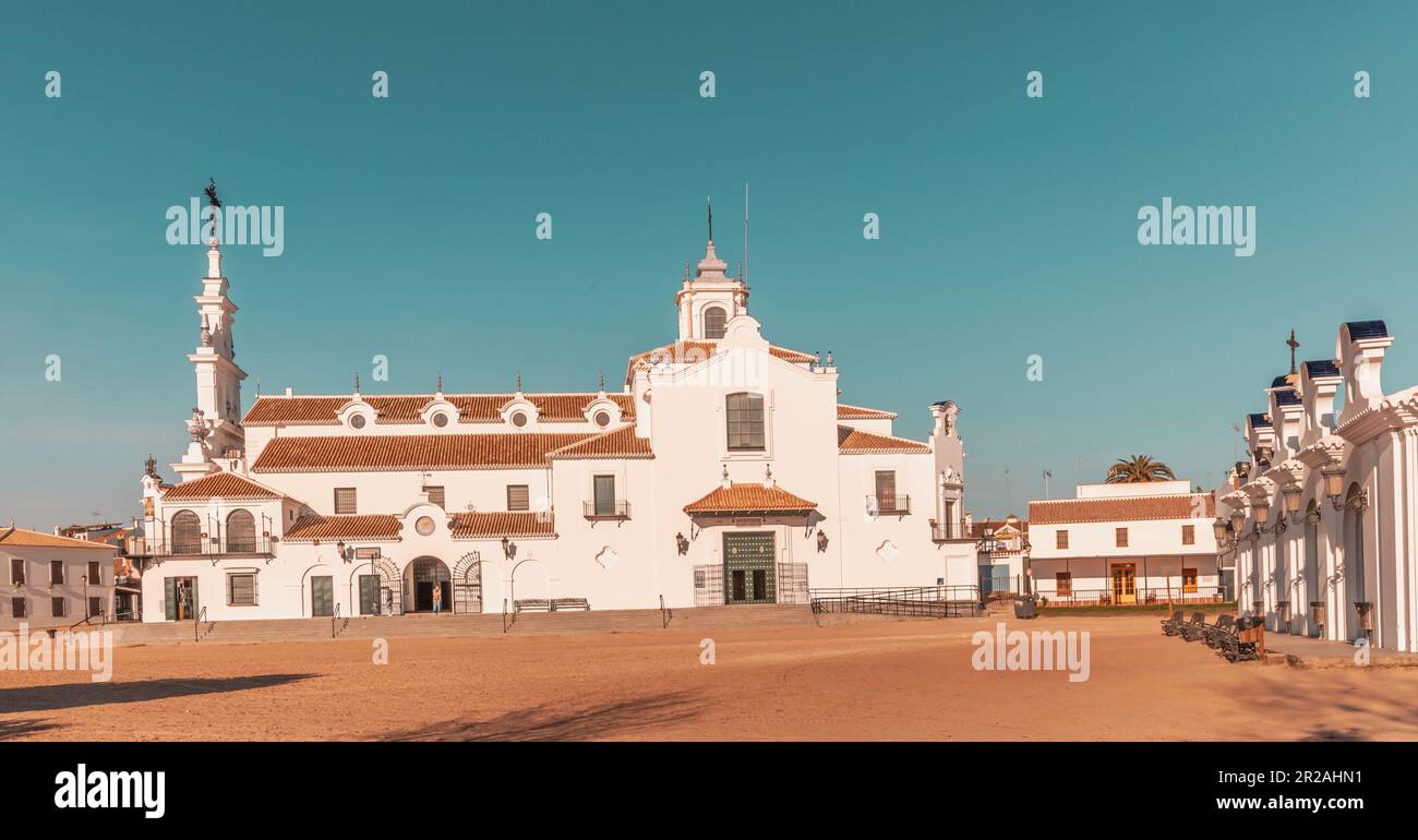 Santuario de la Ermita del Rocío Uno de los lugares de peregrinación religiosa más importantes de España Foto de stock