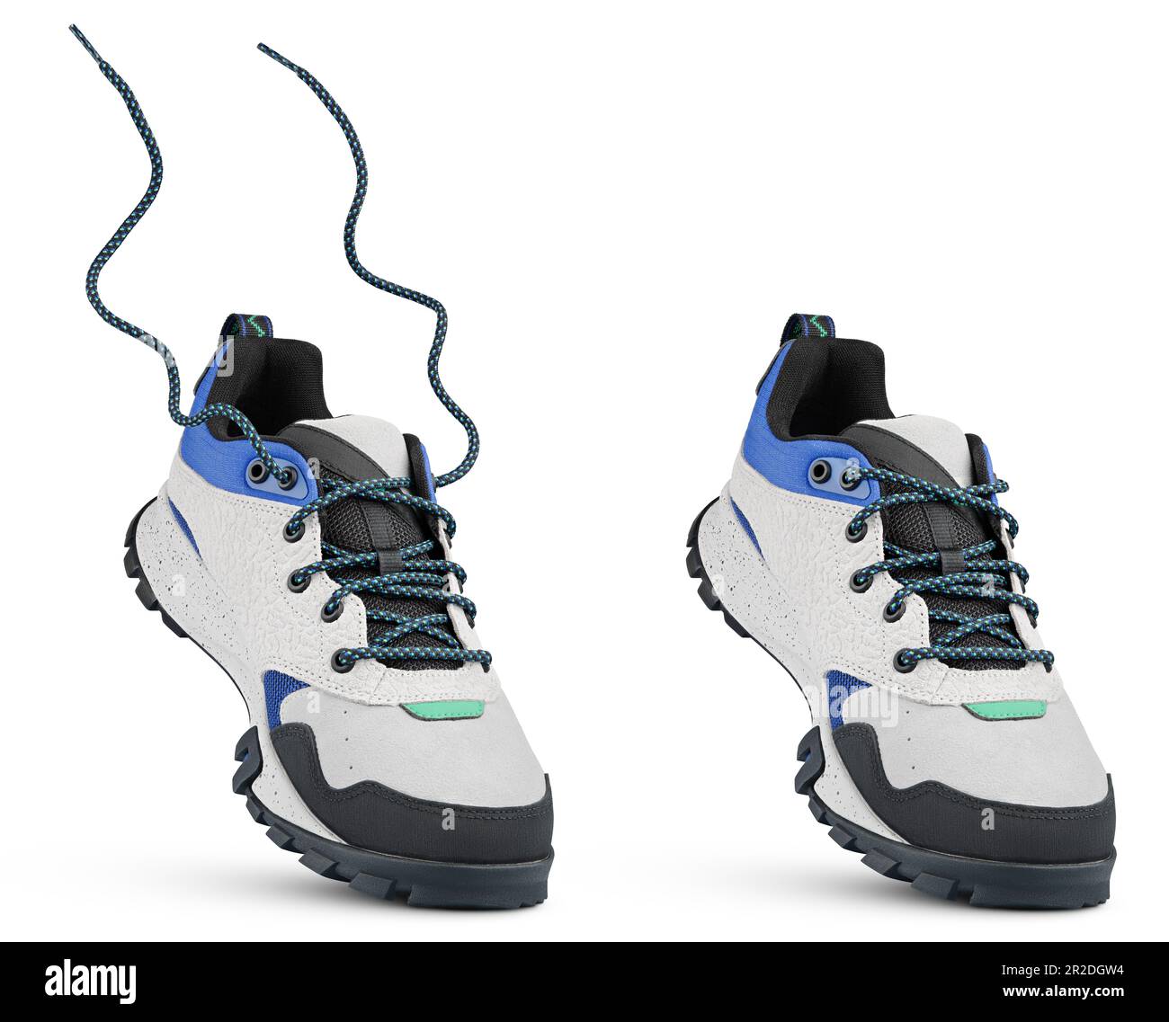 Nueva bota de cuero deportivo con cordones voladores se coloca en la punta  aislada sobre fondo blanco. Zapato de trekking con ruta de recorte.  Profundidad de campo completa Fotografía de stock -