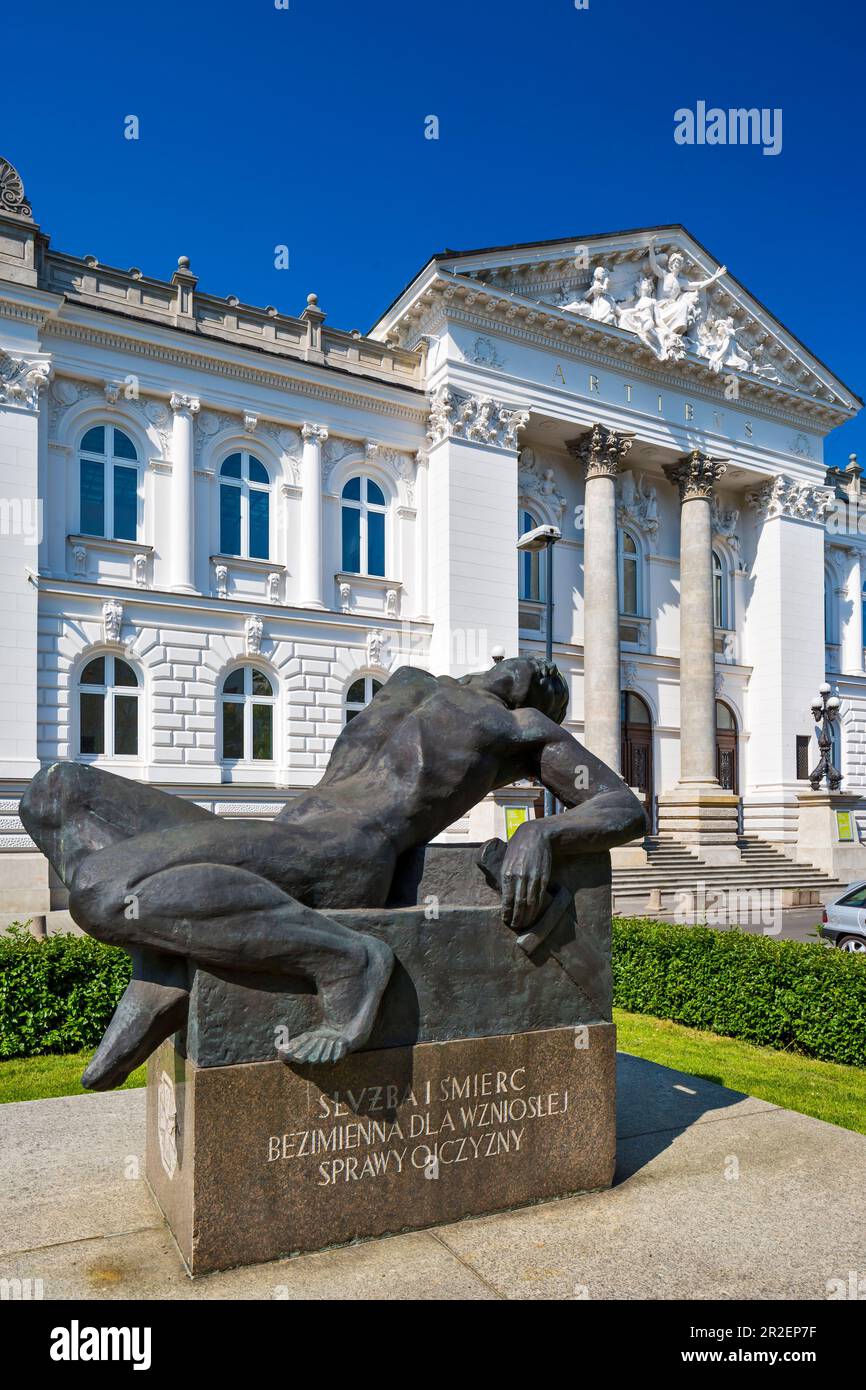 Zacheta, galería nacional de arte, museo de arte contemporáneo situado en la plaza Stanislaw Malachowski, monumento de los soldados de la Organización Militar Polaca Foto de stock