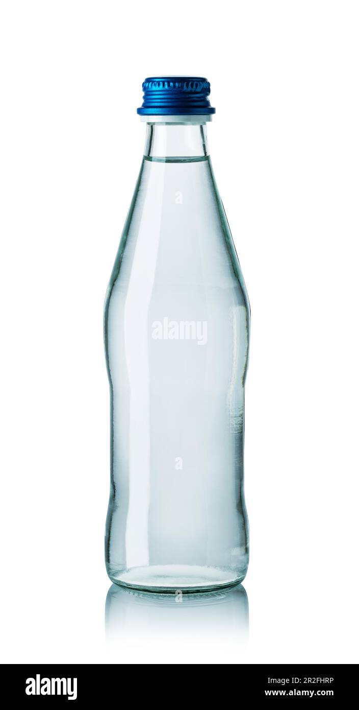 Pequeña Botella De Plástico De Agua Aislada En Blanco Fotos, retratos,  imágenes y fotografía de archivo libres de derecho. Image 75157494