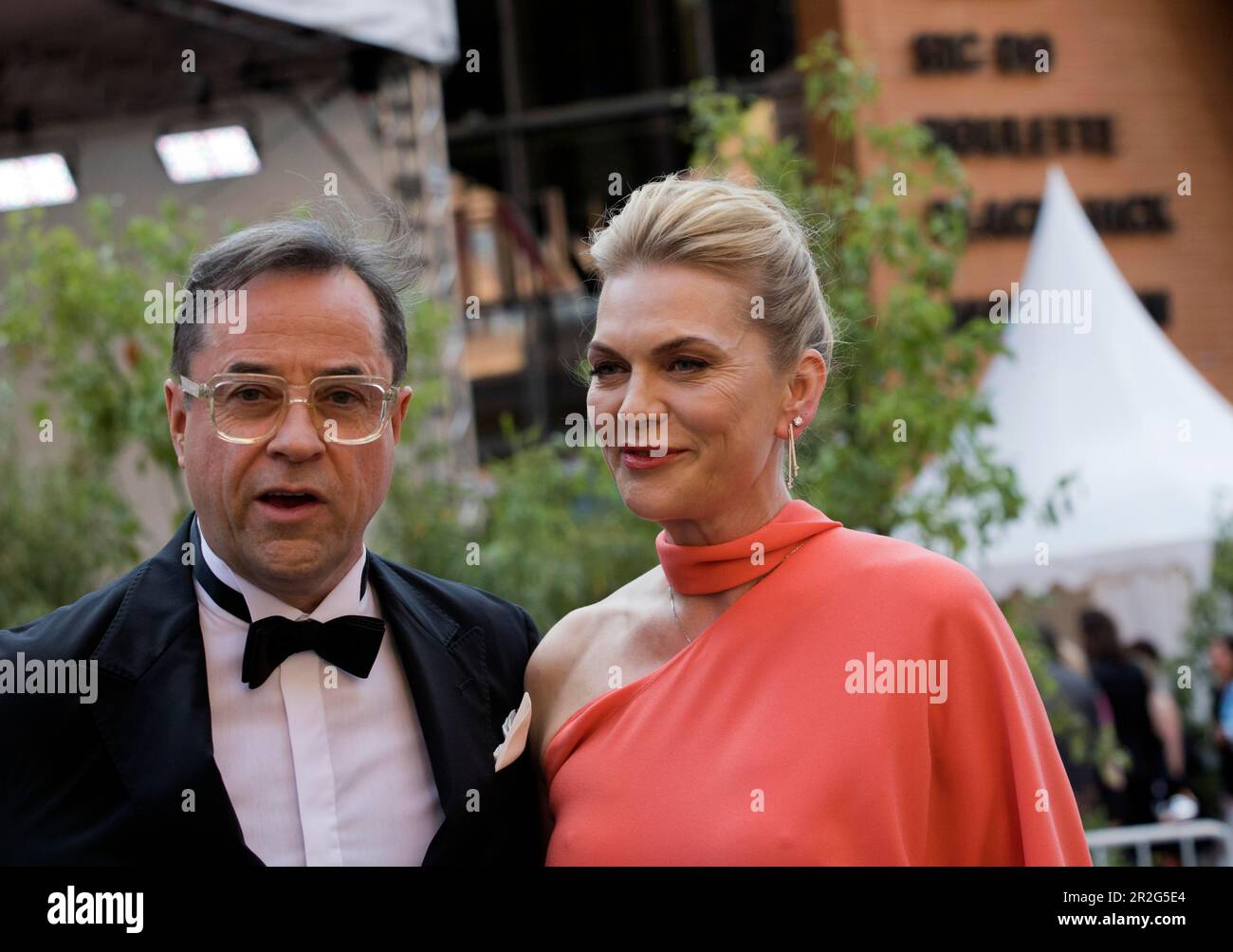 El actor, músico, director y productor alemán Jan Josef Liefers con la actriz y cantante Anna Loos, Premio de Cine Alemán Lola 2023, Berlín, Alemania Foto de stock