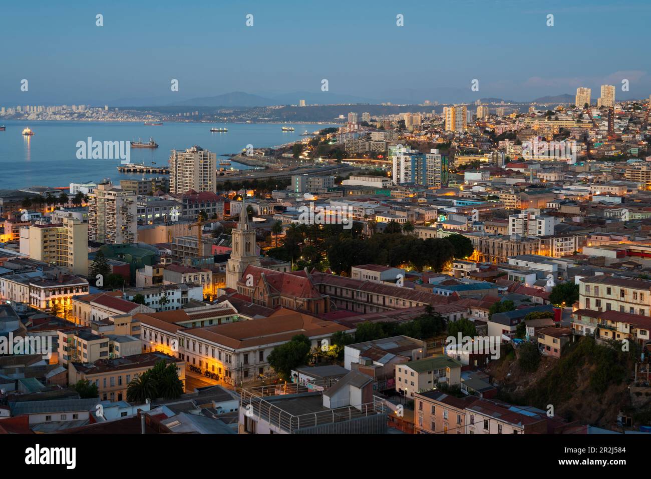 Iglesia de los Sagrados Corazones al atardecer, Valparaiso, Provincia