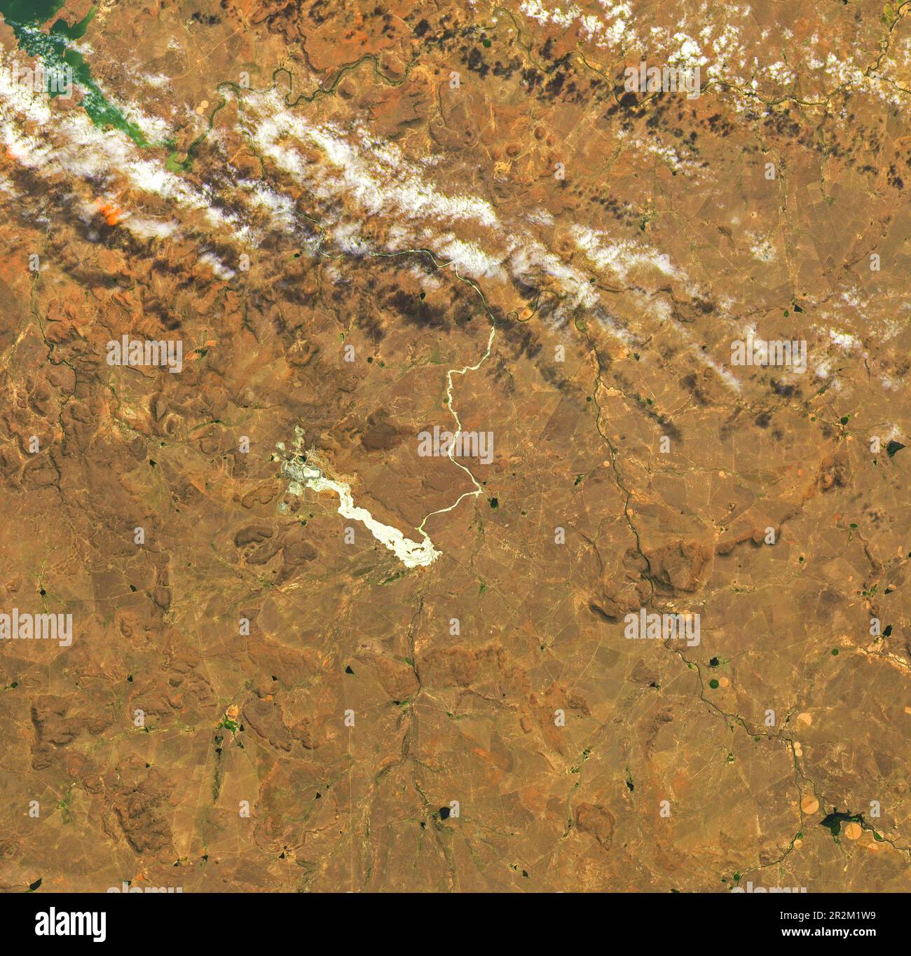 Vista aérea del colapso de la presa y los relaves resultantes en Jagersfontein, Sudáfrica el 11 de septiembre de 2022 y los relaves resultantes Foto de stock