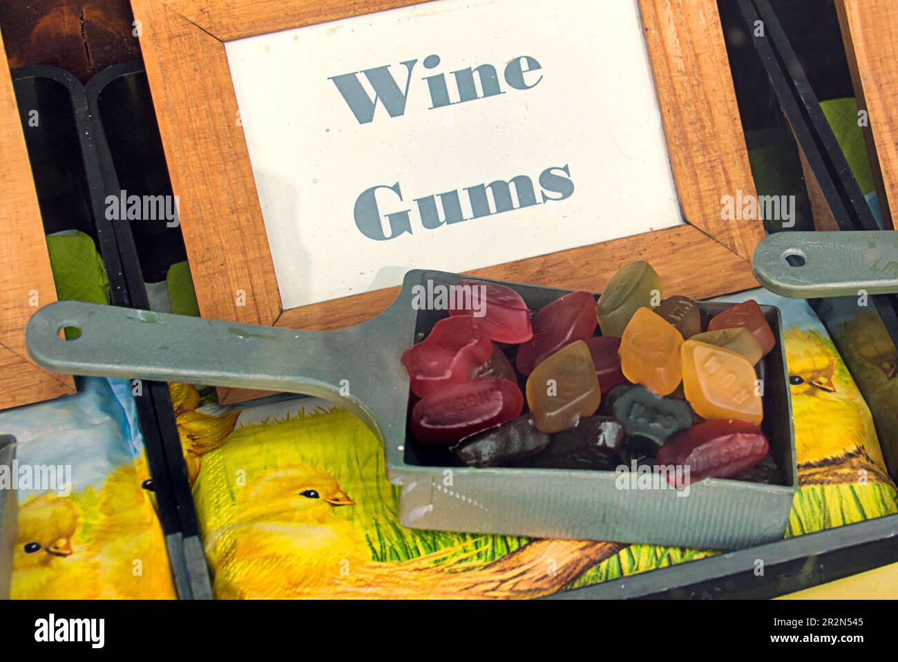 Gomas de vino dulces tradicionales escoceses o dulces dirigidos a turistas y personas mayores desde su infancia Foto de stock