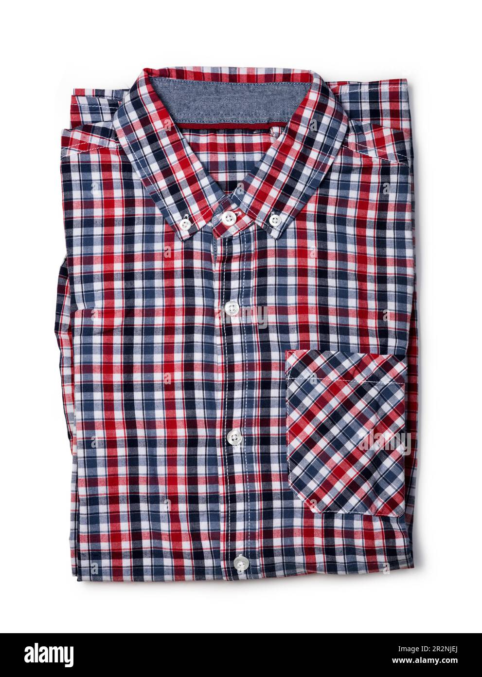 Vista superior de la camisa a cuadros rojos y azules sobre fondo blanco aisladas plegada Foto de stock